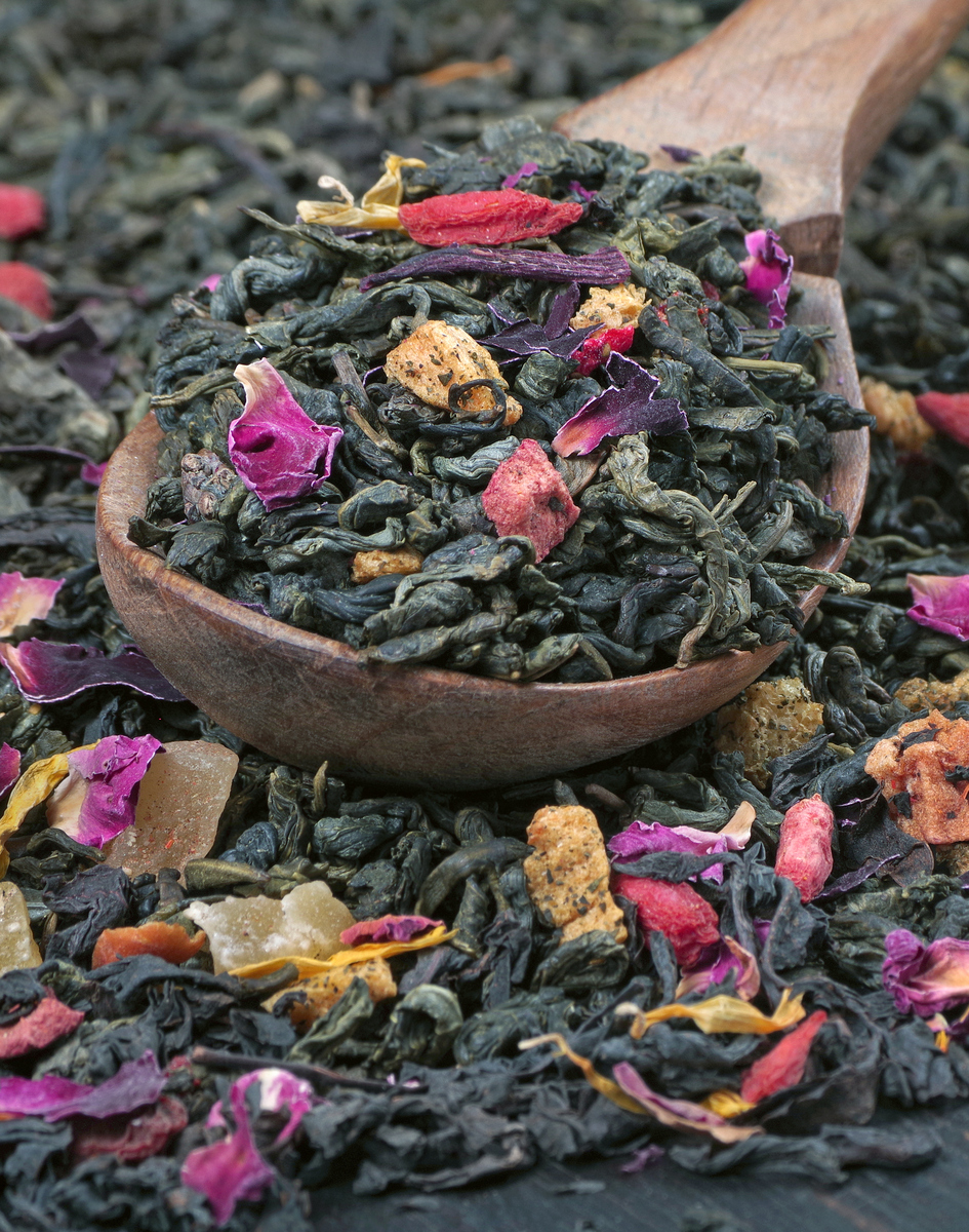 玫瑰花茶历史久远.相传在唐朝,就有将玫瑰与茶搭配饮用的记录