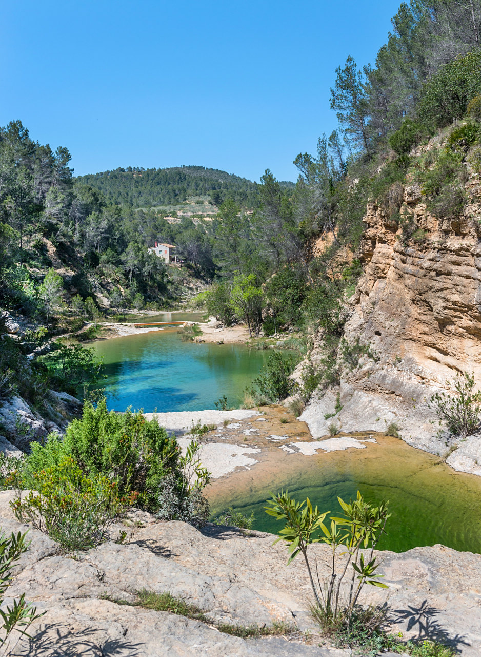 石漫滩国家森林公园位于河南省舞钢市,对外交通十分便利.