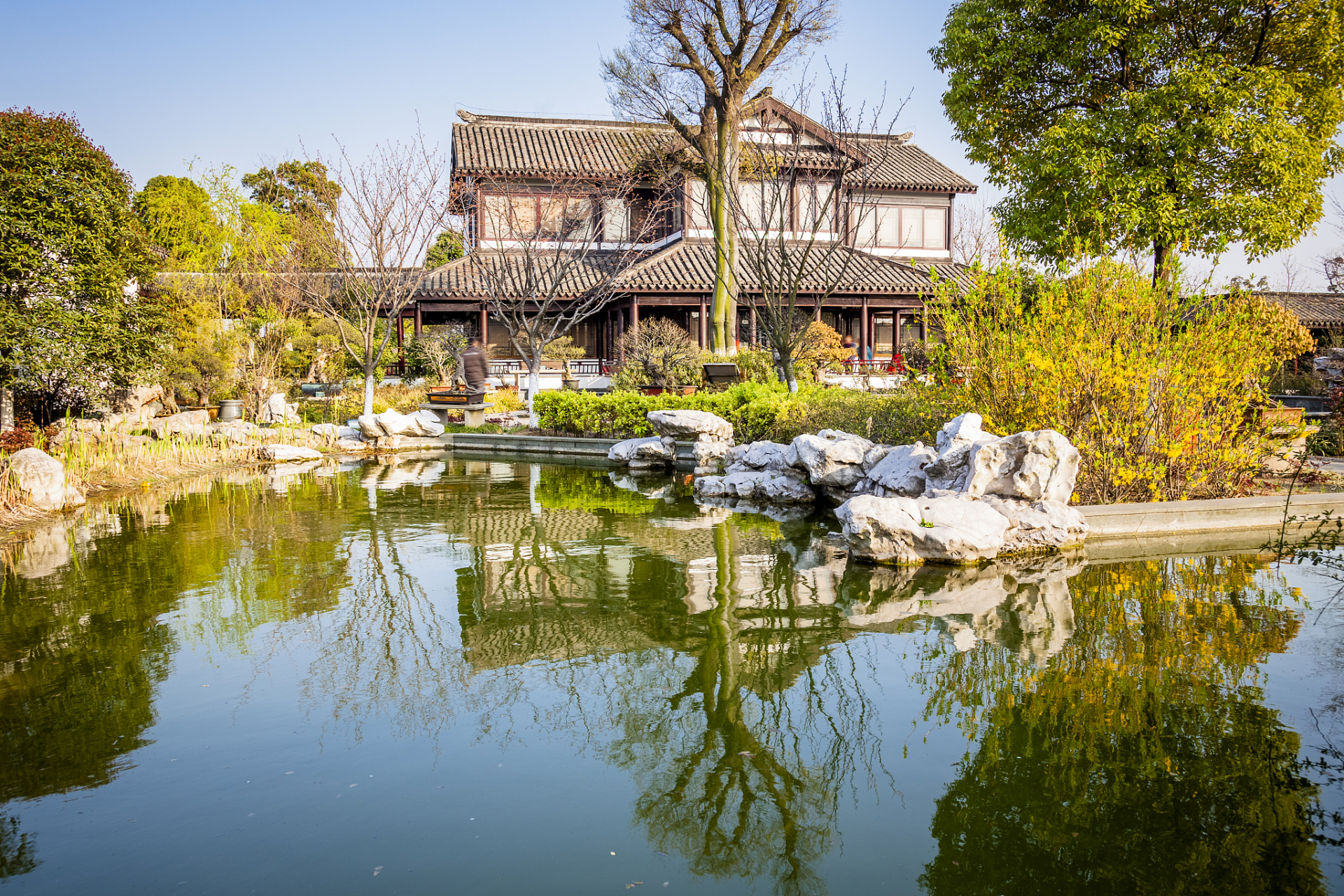 梦溪园,位于北宋著名科学家沈括晚年居住的地方,是中国科学史上的一颗