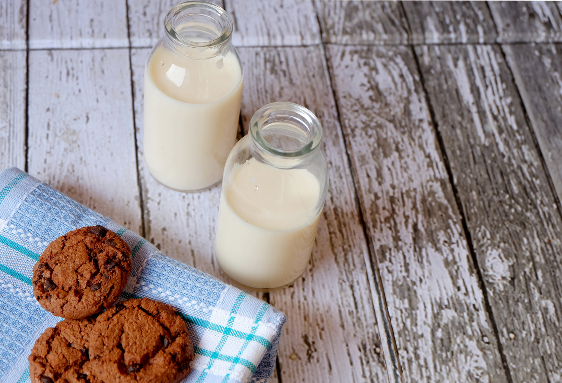 今天我给大家科普下: 橘子和牛奶可以一起吃哦!