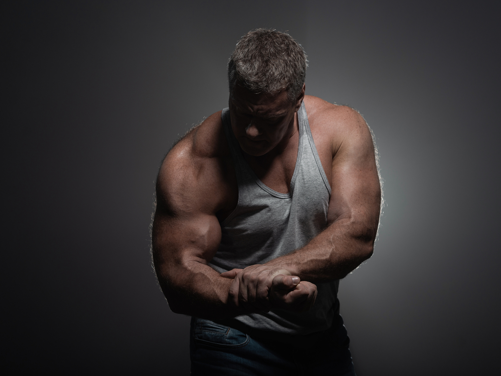 它们虽同属于健美运动,却各具特色.