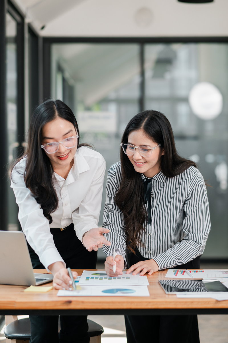 我感觉我没有,我不想跟任何同事成为朋友,感觉都不靠谱,跟同事聊天,不