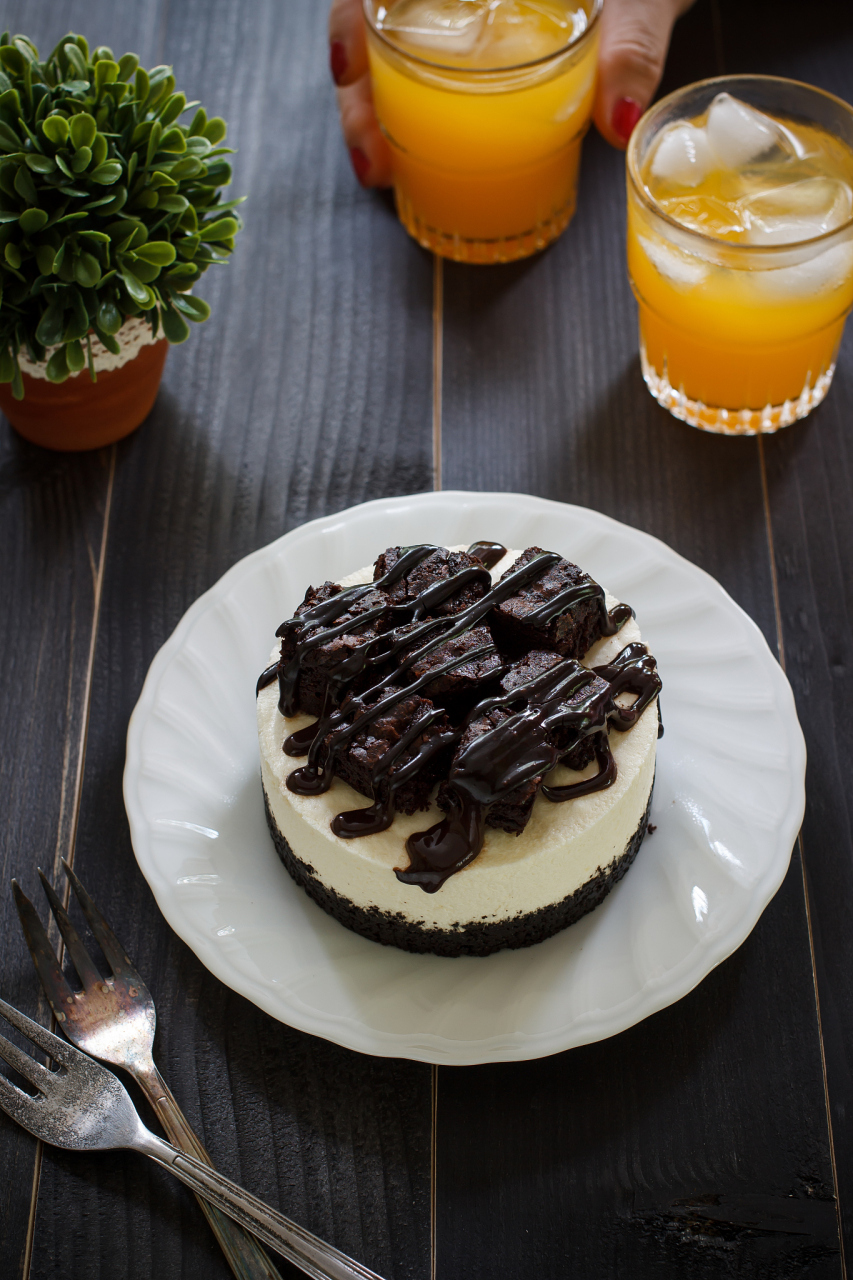 奥利奥冻芝士蛋糕是一款口感丰富,香甜可口的甜点,非常适合作为下午茶