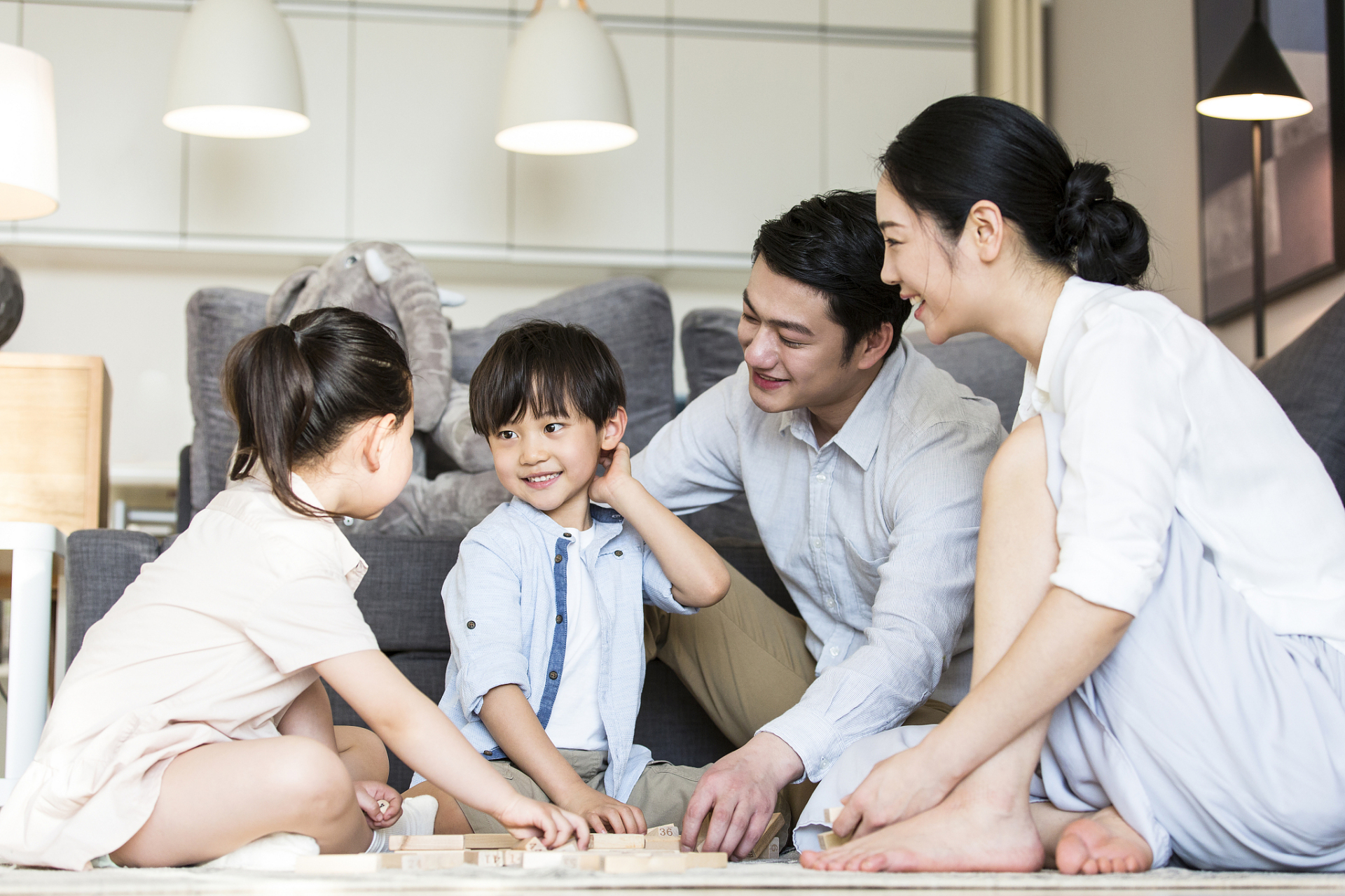 孩子的成长只有一次,教育更无法撤回重来,父母对孩子的影响,是一辈子