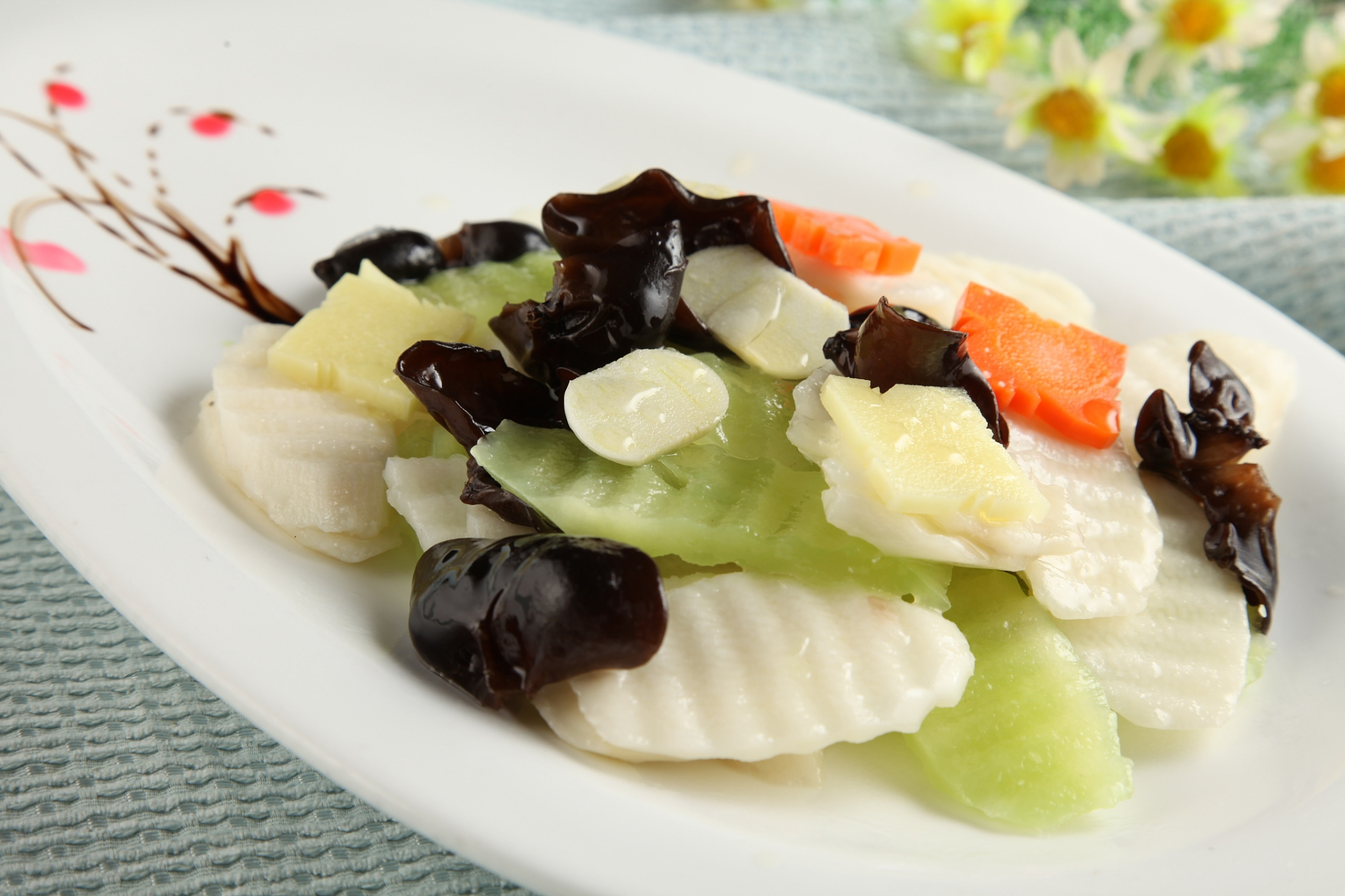 降压食疗方一则,清热祛湿,健脾补肺 山药炒莴笋    材料:山药,莴笋,葱