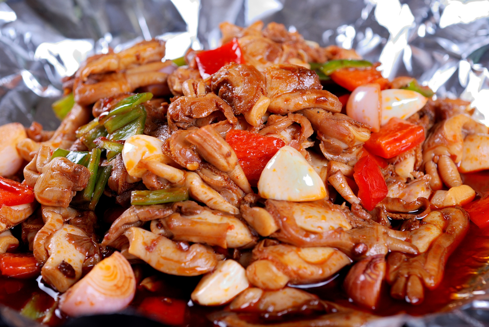 爆炒田鸡#百家新收益# 是一道以田鸡为主要食材,口感鲜美,香辣可口的