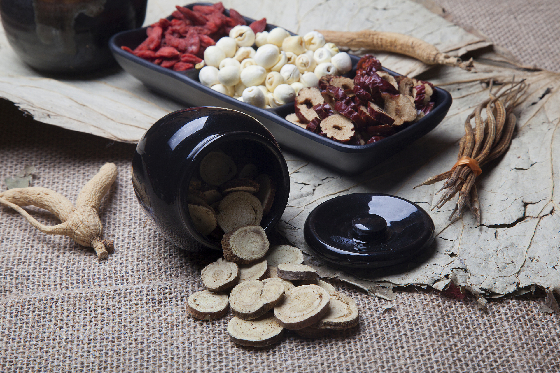 经常听到女性挂在嘴边的几句话,"医生说我气血不足,开几副中药调理