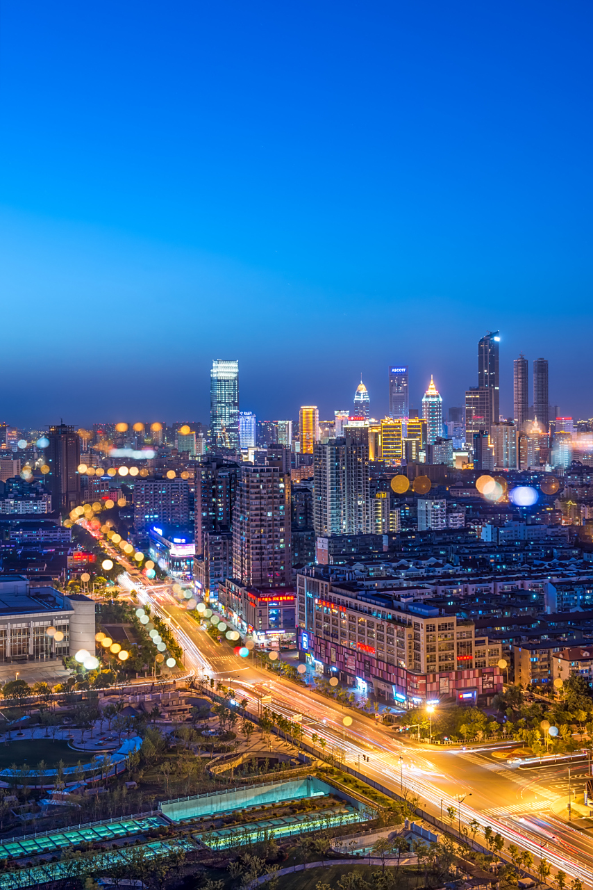 长春是吉林省省会,副省级城市,我国重要的工业基地,国家历史文化名城