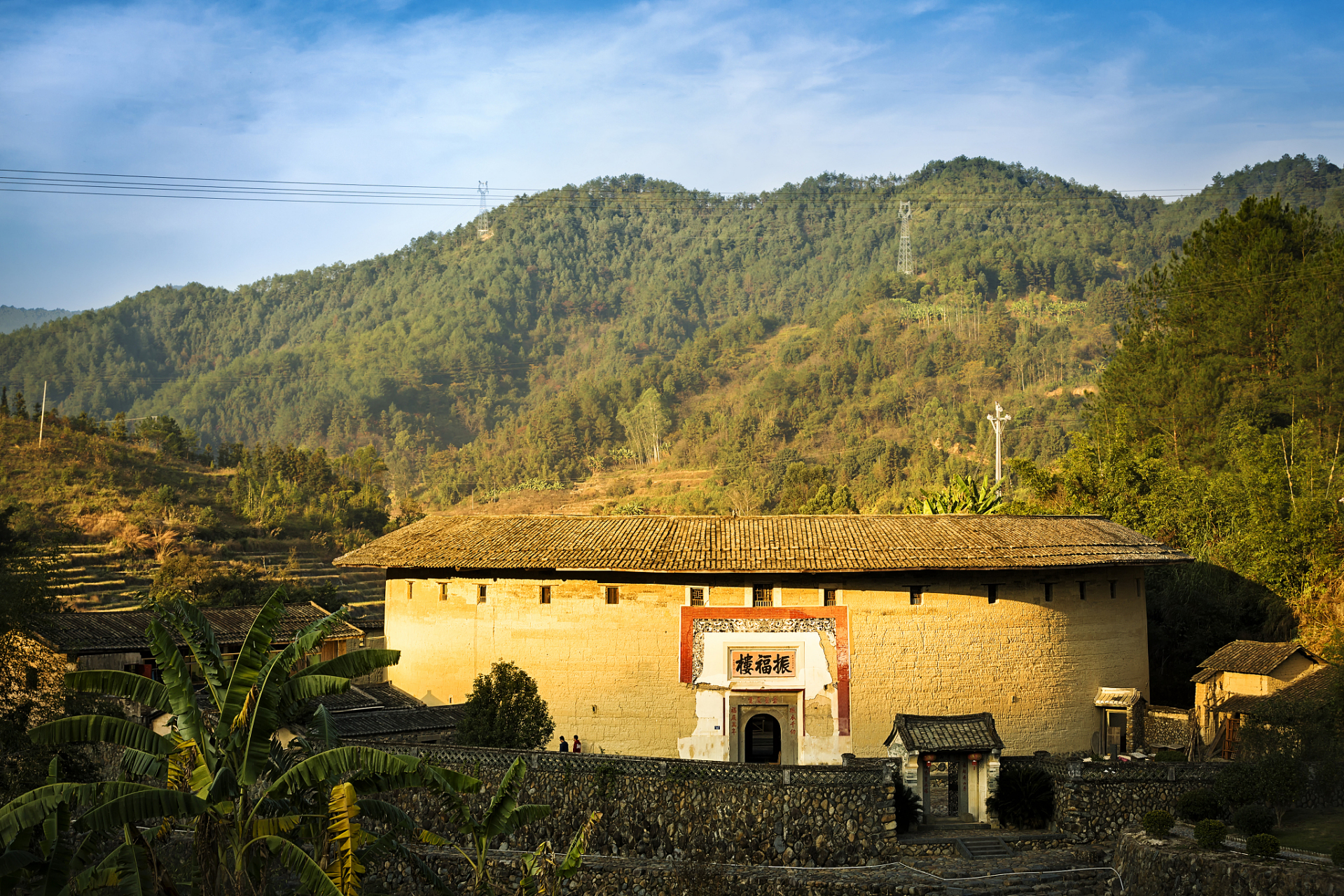 位于福建省龙岩市上杭县的古田旅游区,是国家5a级旅游景区,占地7.