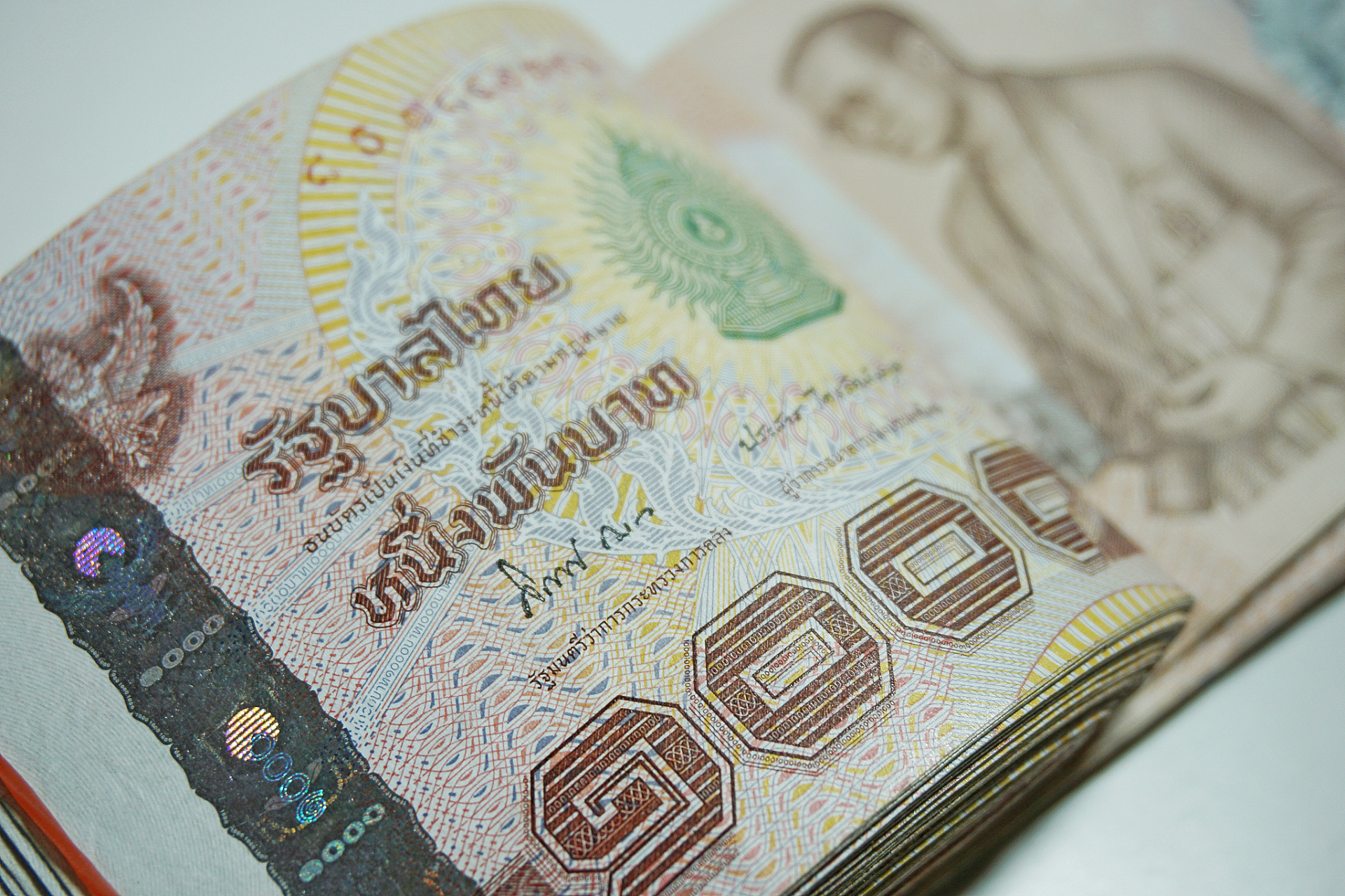 8月7日,据泰媒报道,泰国央行一名官员表示,泰国正在计划推广使用人民