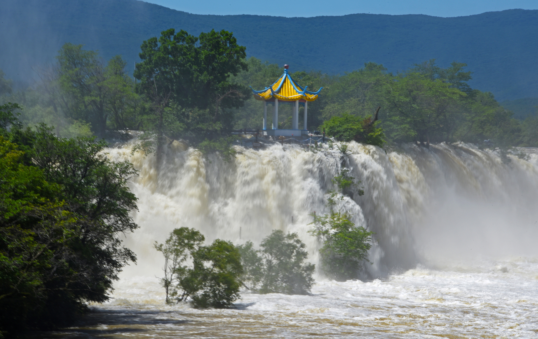 镜泊湖:中国最大,世界第二大高山堰塞湖