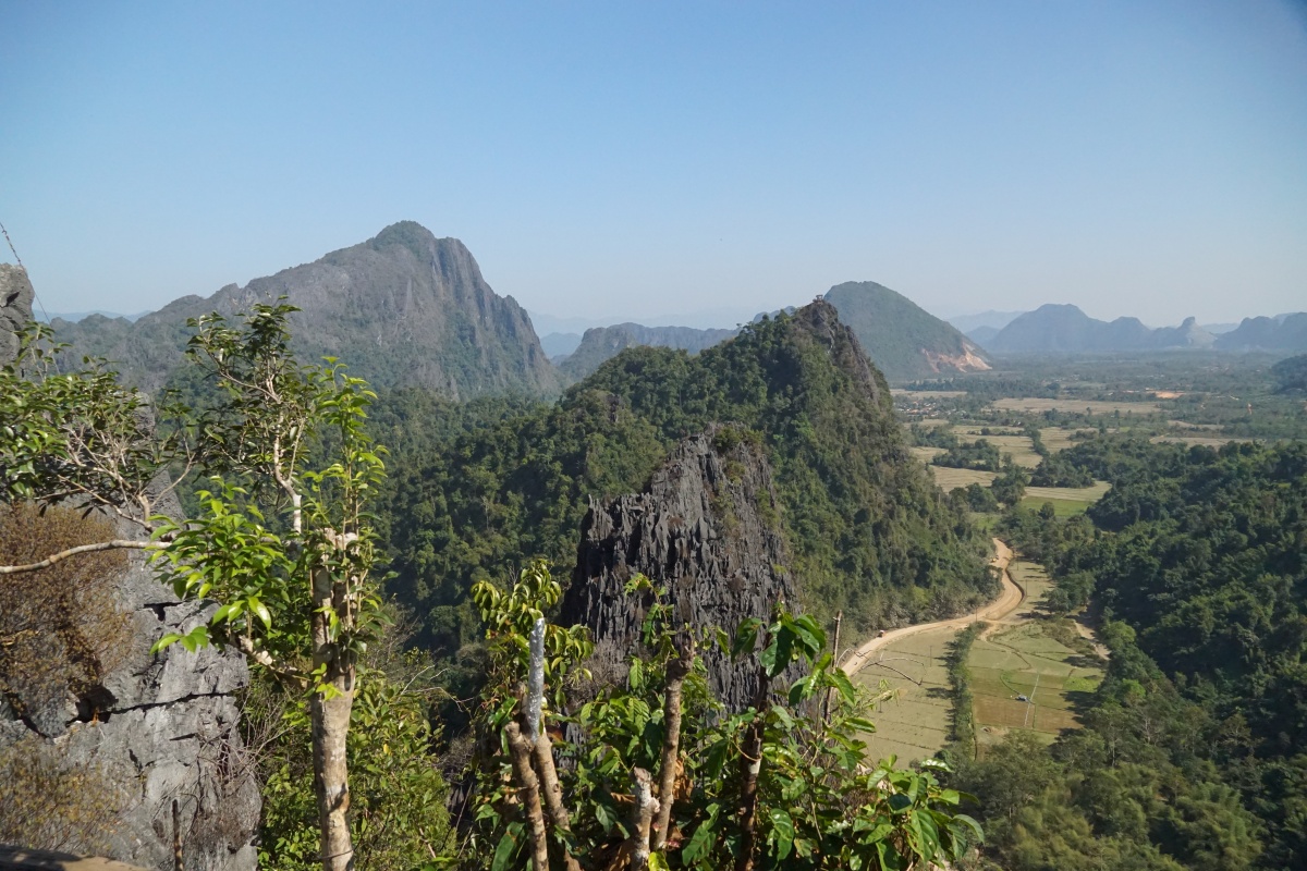 距城区18公里,是珠江流域原住民族的人文始祖布洛陀的圣地