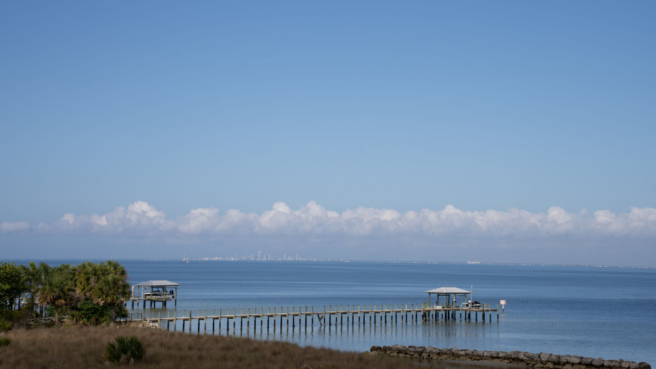 抚仙湖位于云南澄江县,是一个美丽的高原湖泊.