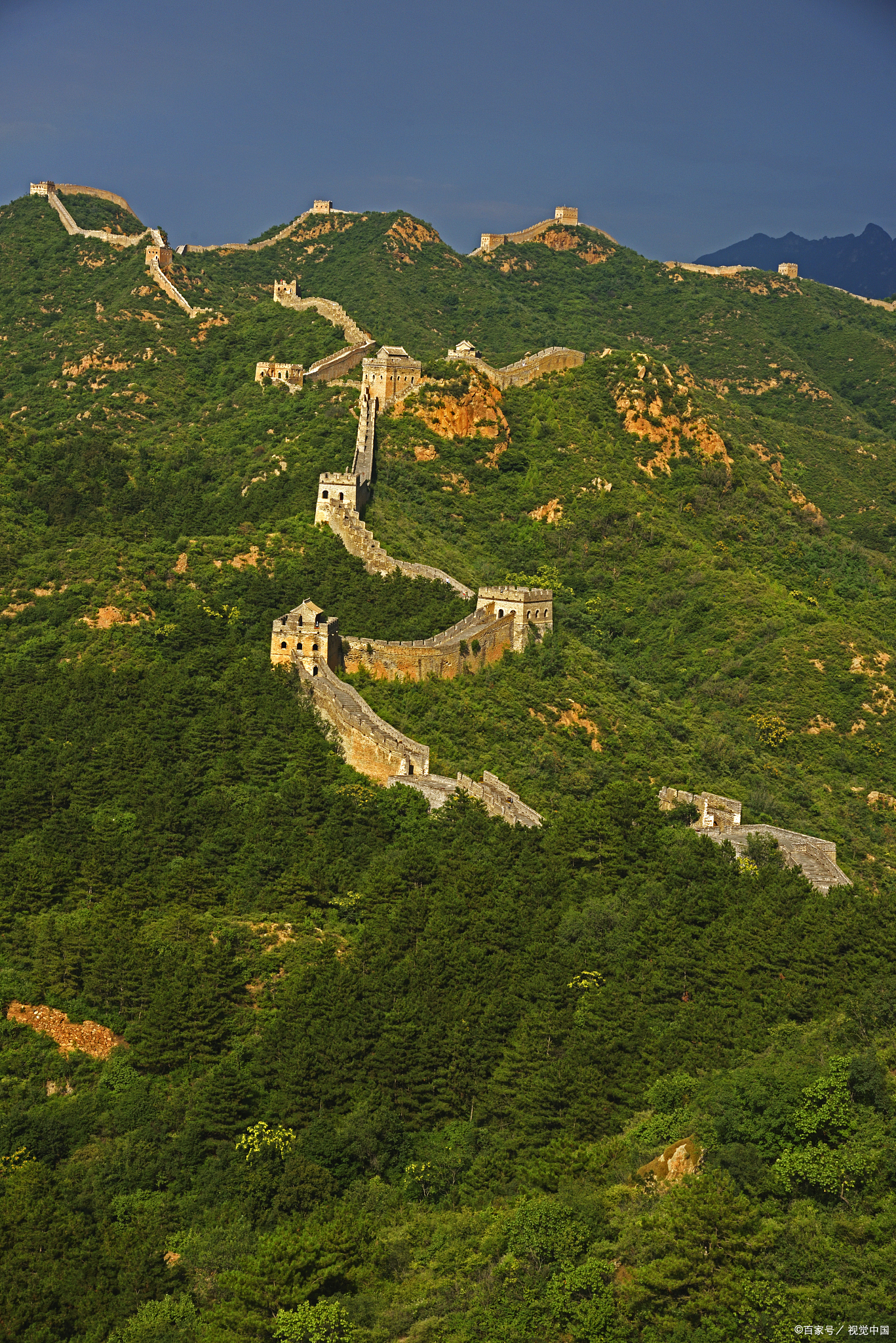 万里长城——中华民族古老文化的丰碑,象征着中华民族精神和智慧
