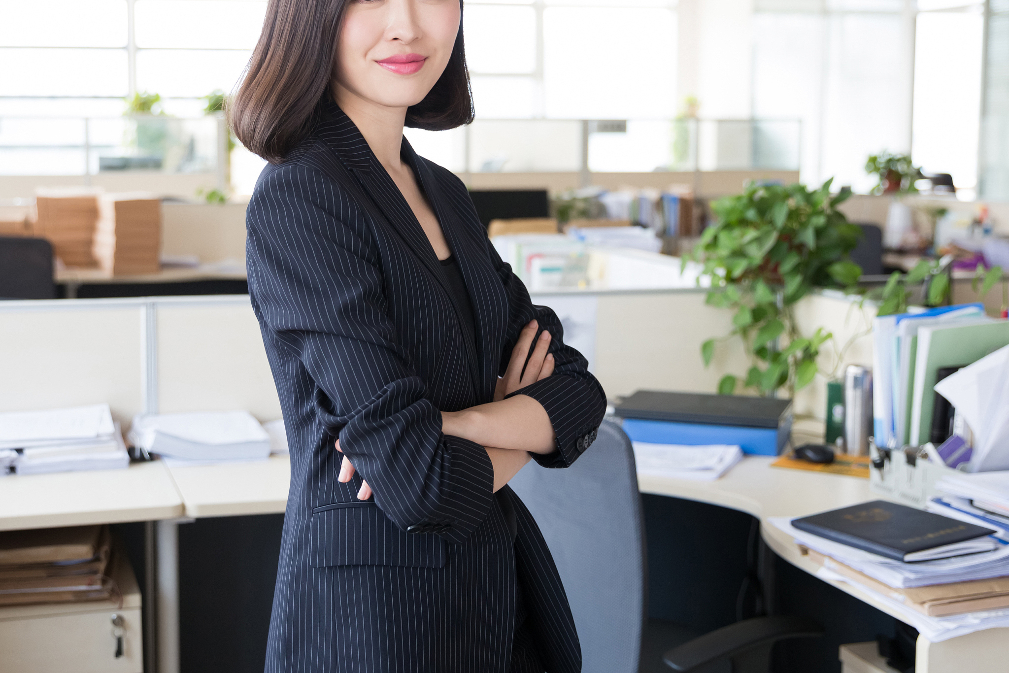 商务秘书证书考试包括理论知识和实操技能两部分,要求考生具备高中及