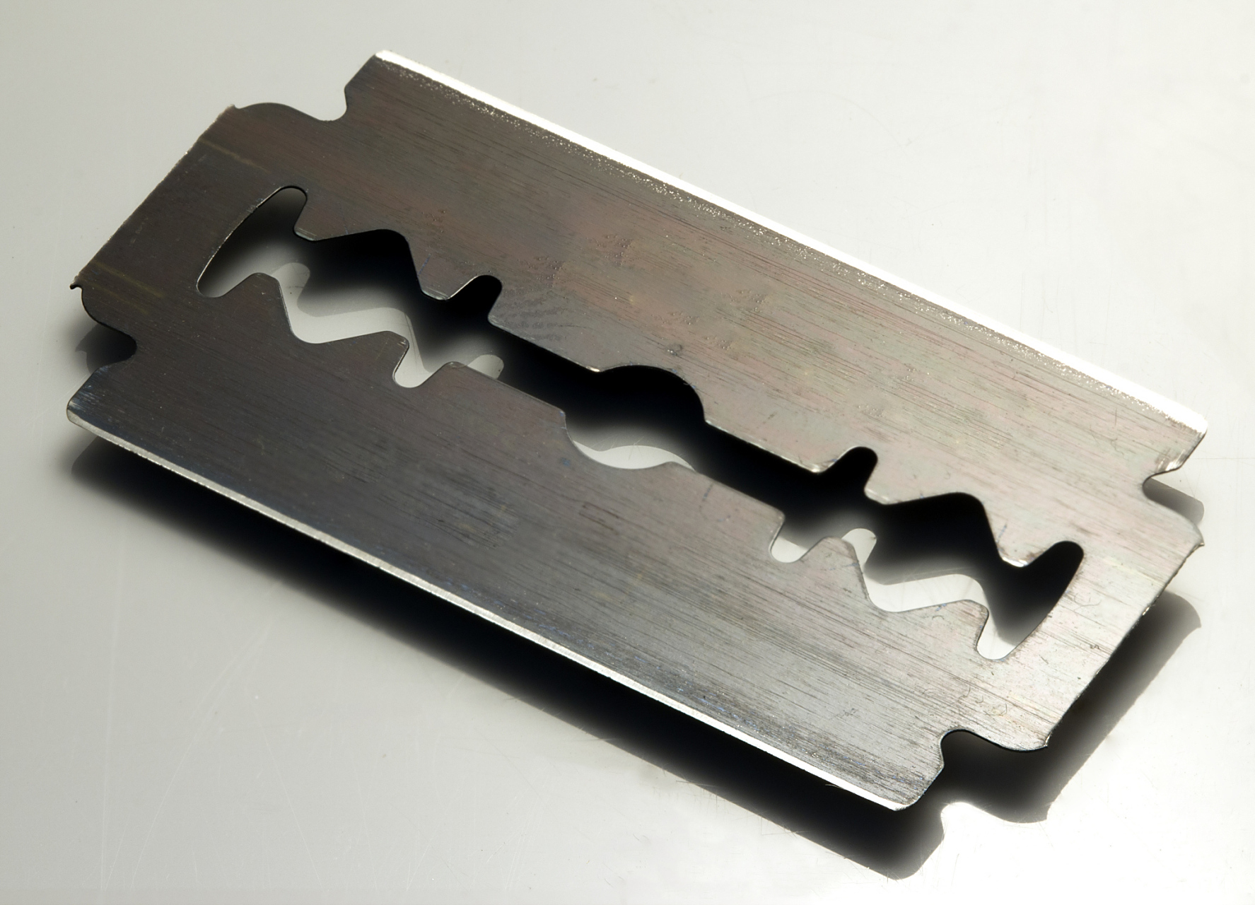 刀切伤口涂什么好的快02#新款透气医用胶带#   刀切伤口是指由刀片