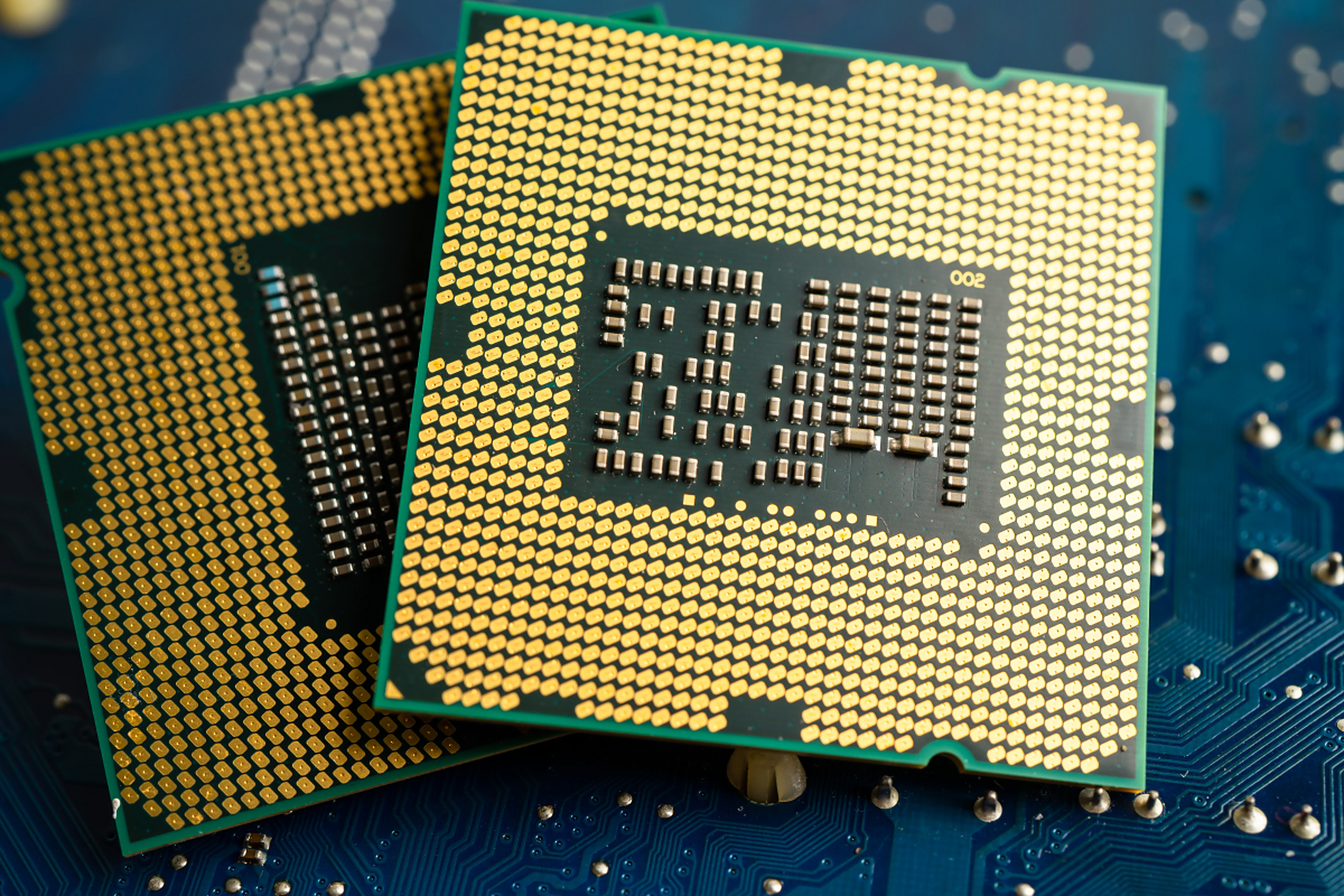 锐龙r7 7840h和酷睿i5 13500h区别大吗?笔记本选哪个好?