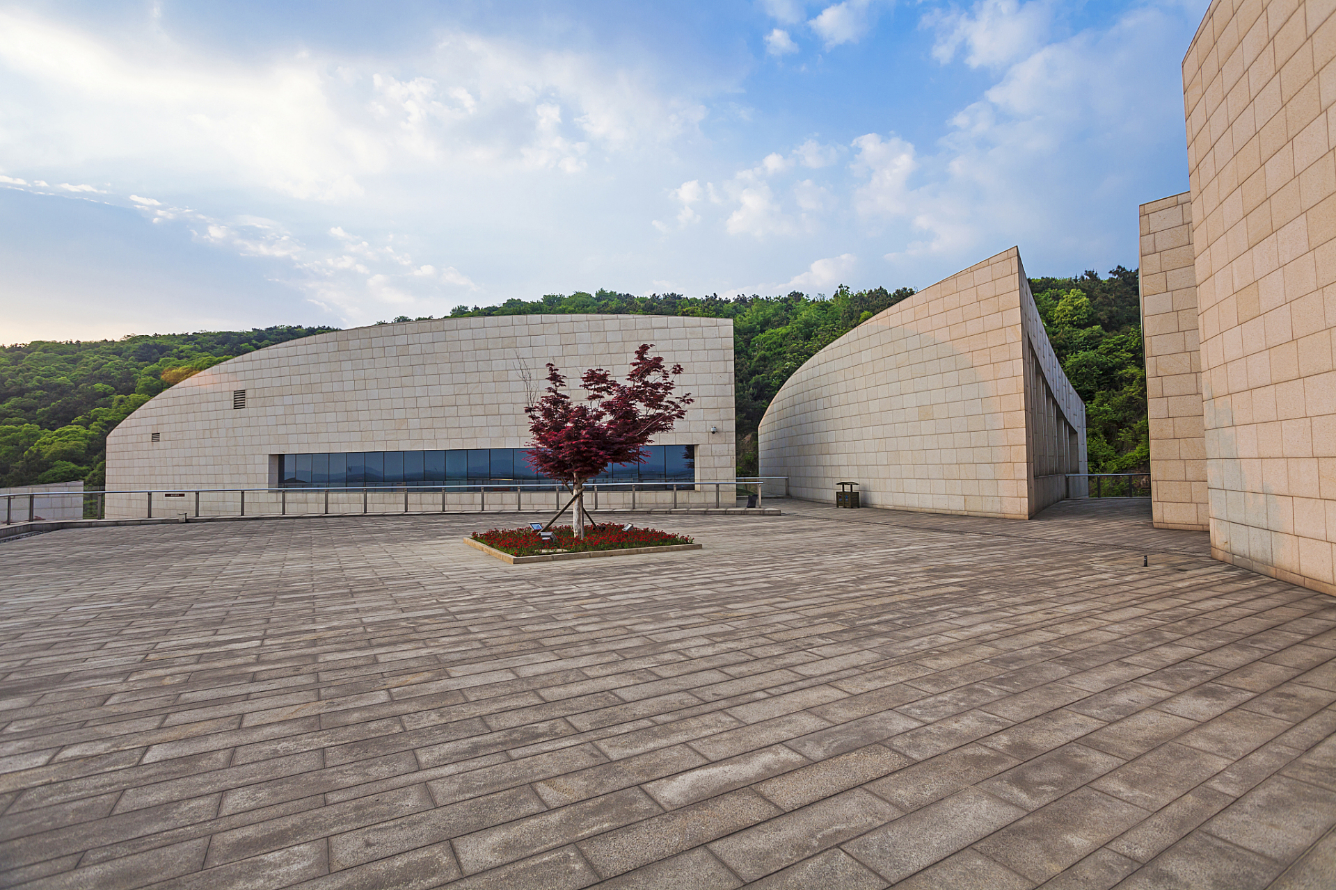 金沙遗址博物馆是一座展示古代蜀文化的专题博物馆,位于成都市青羊区.