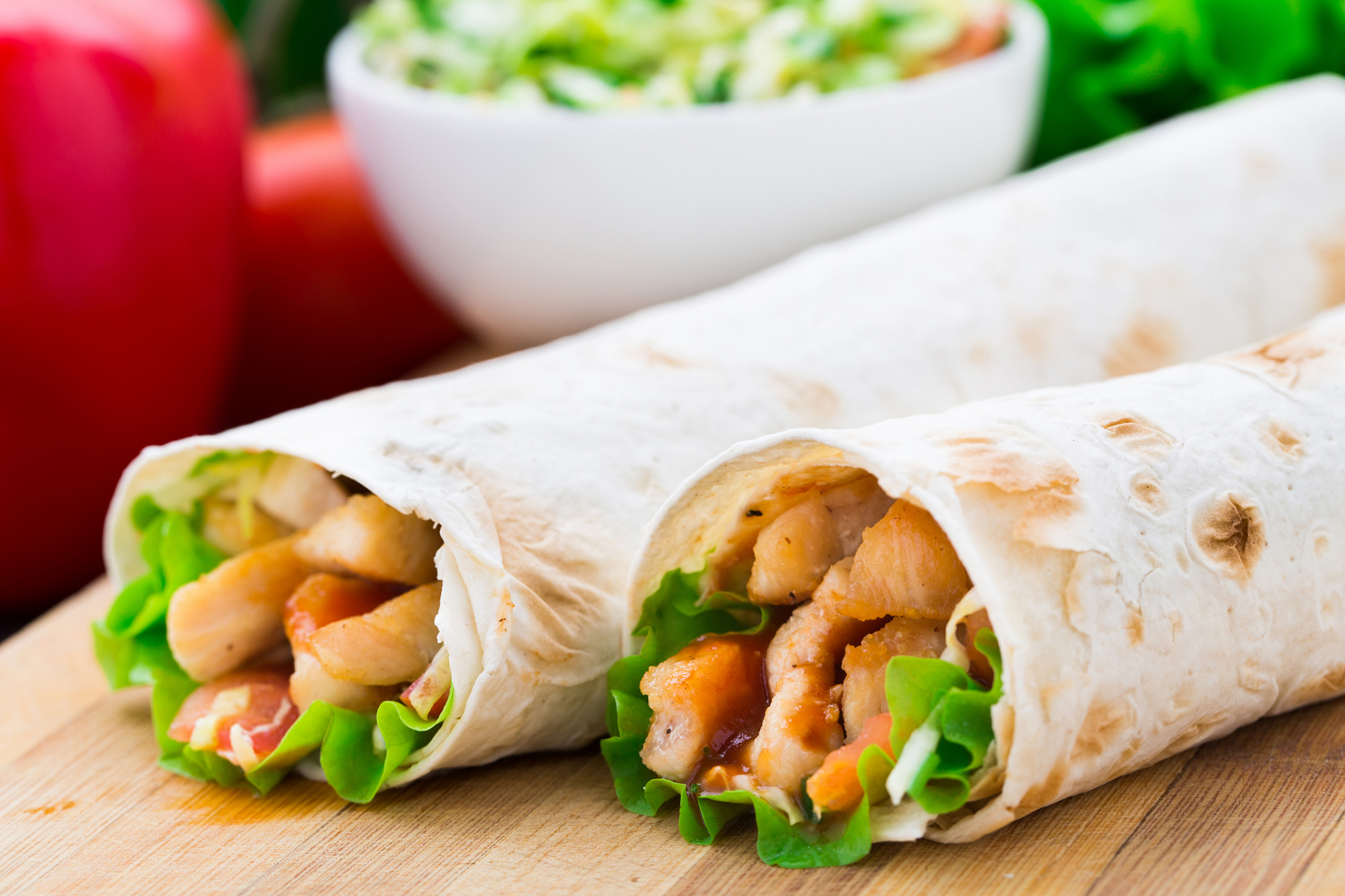 老北京鸡肉卷,一个让人垂涎三尺的传统美食,融合了鲜香,酥脆与多汁于