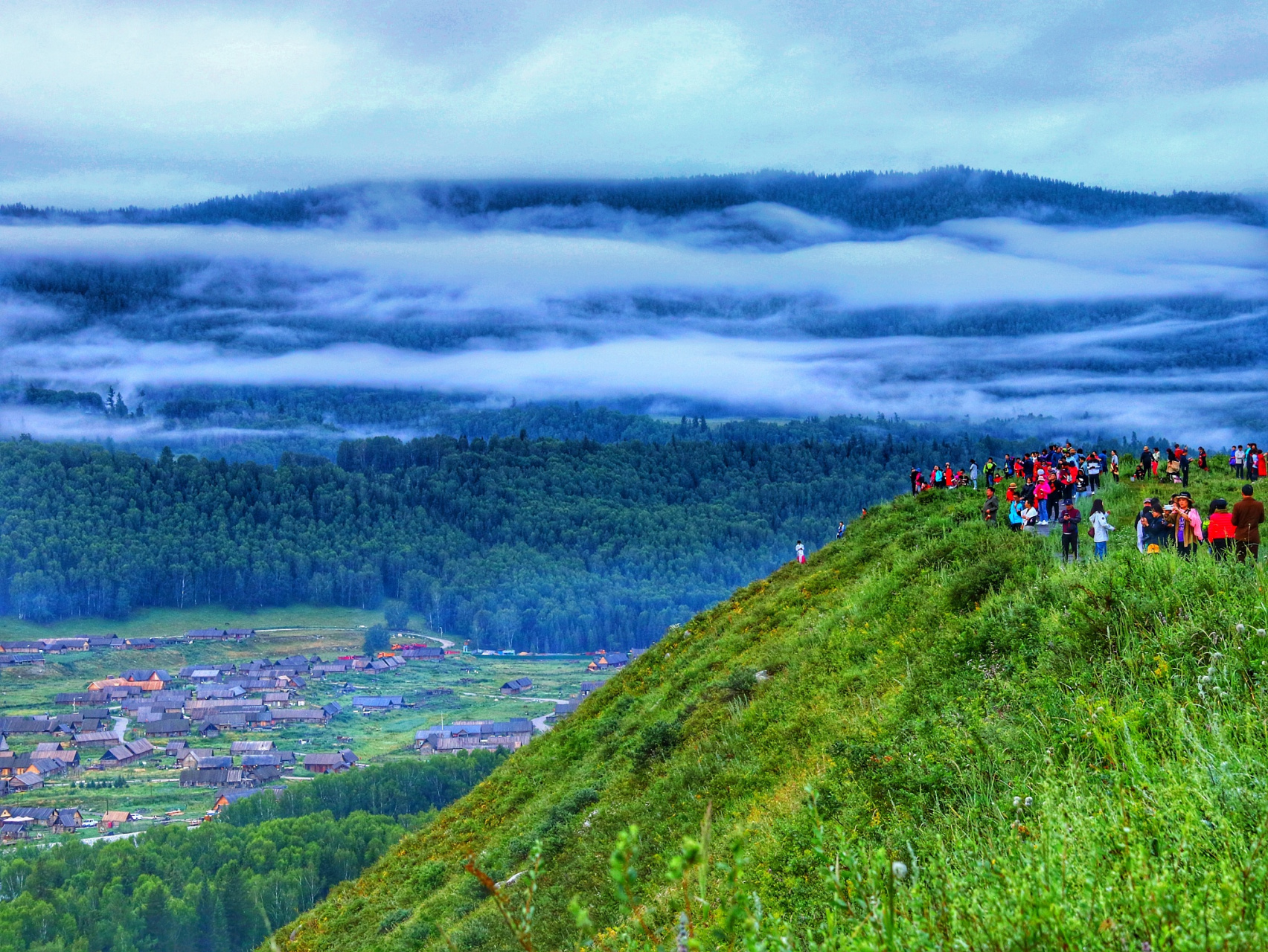 夏日闪光旅行家# 巫溪红池坝天子城,犹如一座高耸入云的天然堡垒.