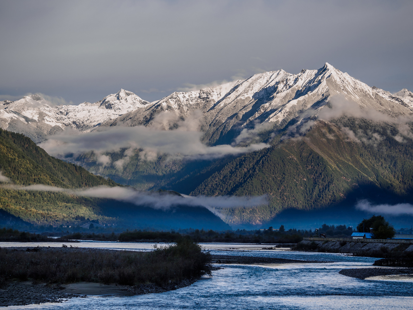 南极洛,位于云南省迪庆州维西县巴迪乡,是一个拥有着雪山,高山草甸