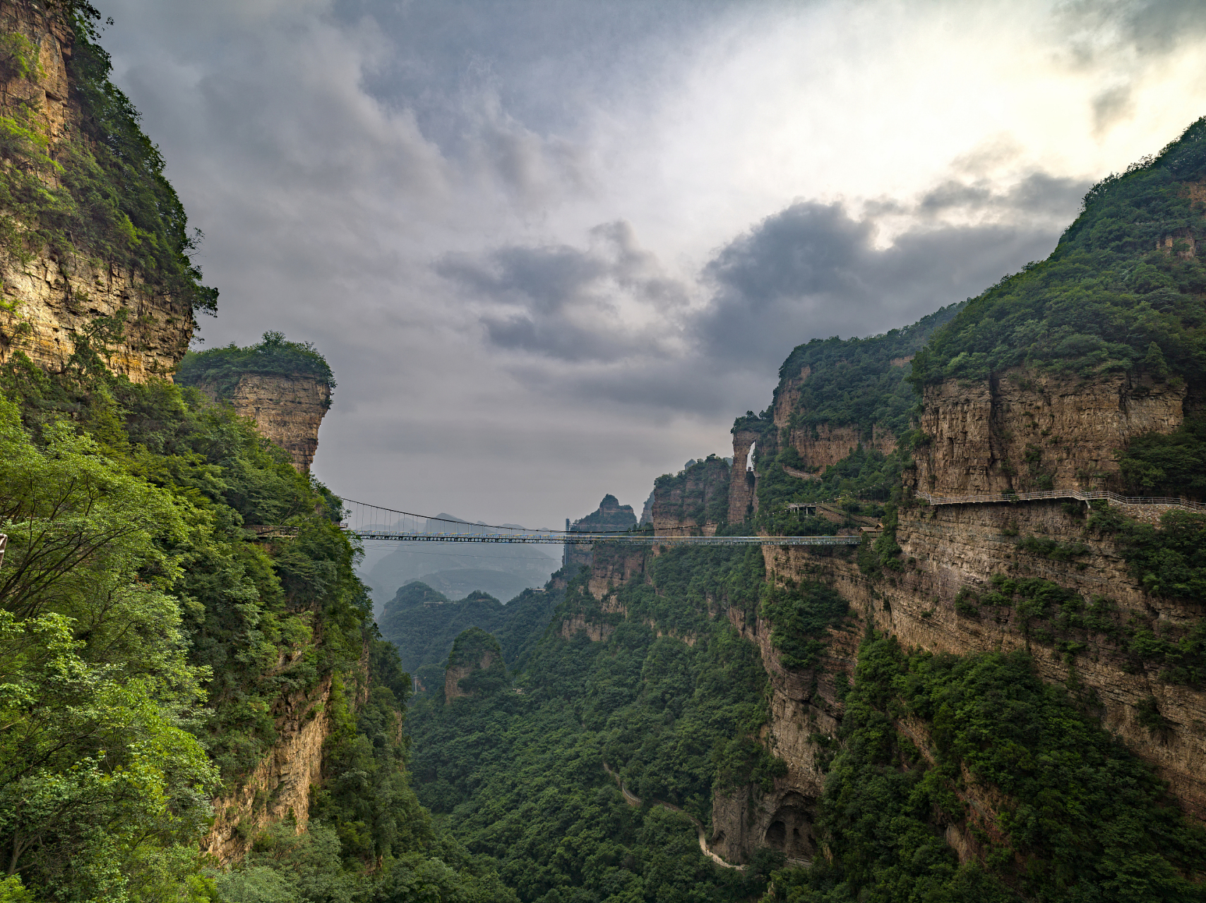 你是否知道,就在离兰州市不远的兴隆山,有一个自然保护区,它不仅拥有