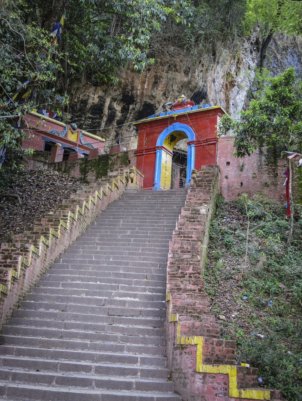 照金国际滑雪场 位置: 陕甘边照金革命根据地纪念馆附近 特色: 滑雪
