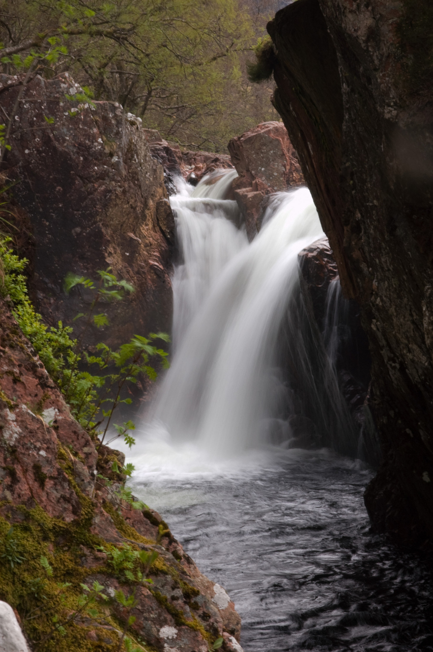 推荐一个暑假打卡点:庐山三叠泉——水声潺潺的避暑胜地!