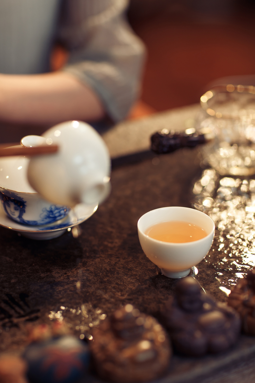 泡茶要温杯汤壶,这样可以最大程度激发茶叶活性和滋味.