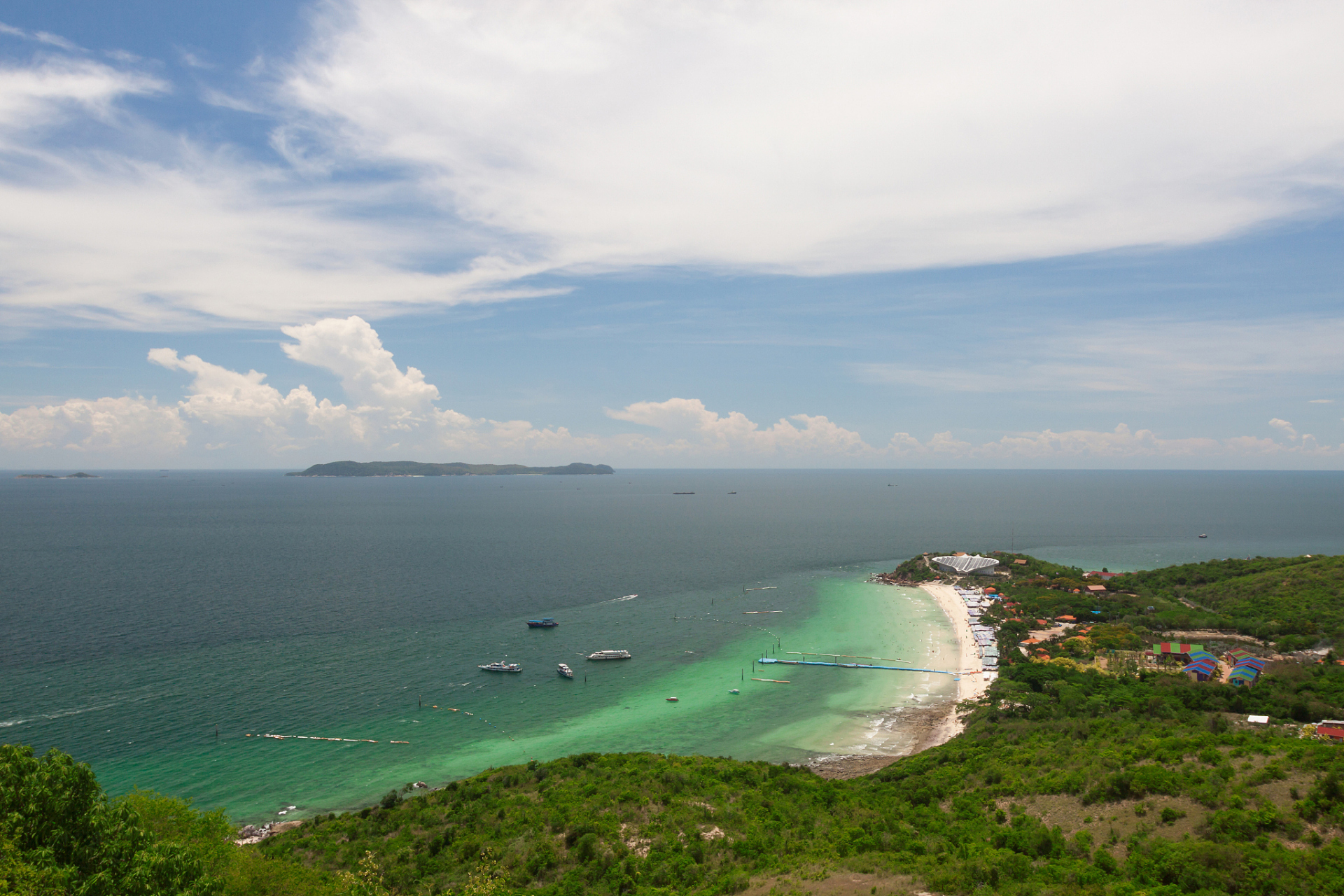 来我的城市过七夕# 在大洋中,有一个美丽的岛屿,名为三亚百福岛.