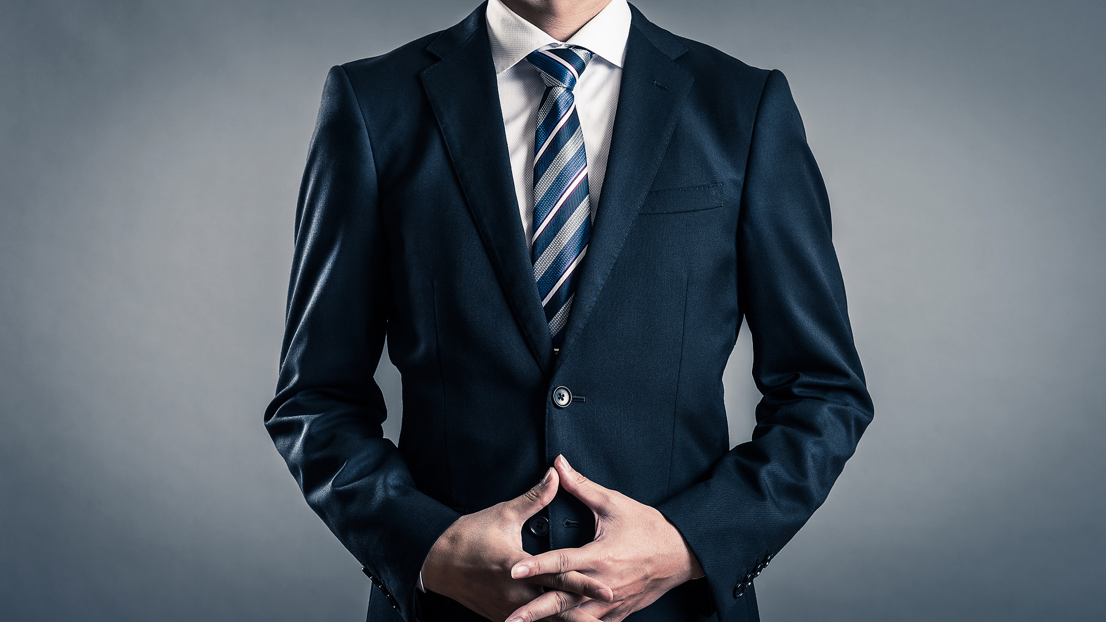 可以选择zegna,hugoboss,canali,brioni等知名品牌,也可以考虑国内的