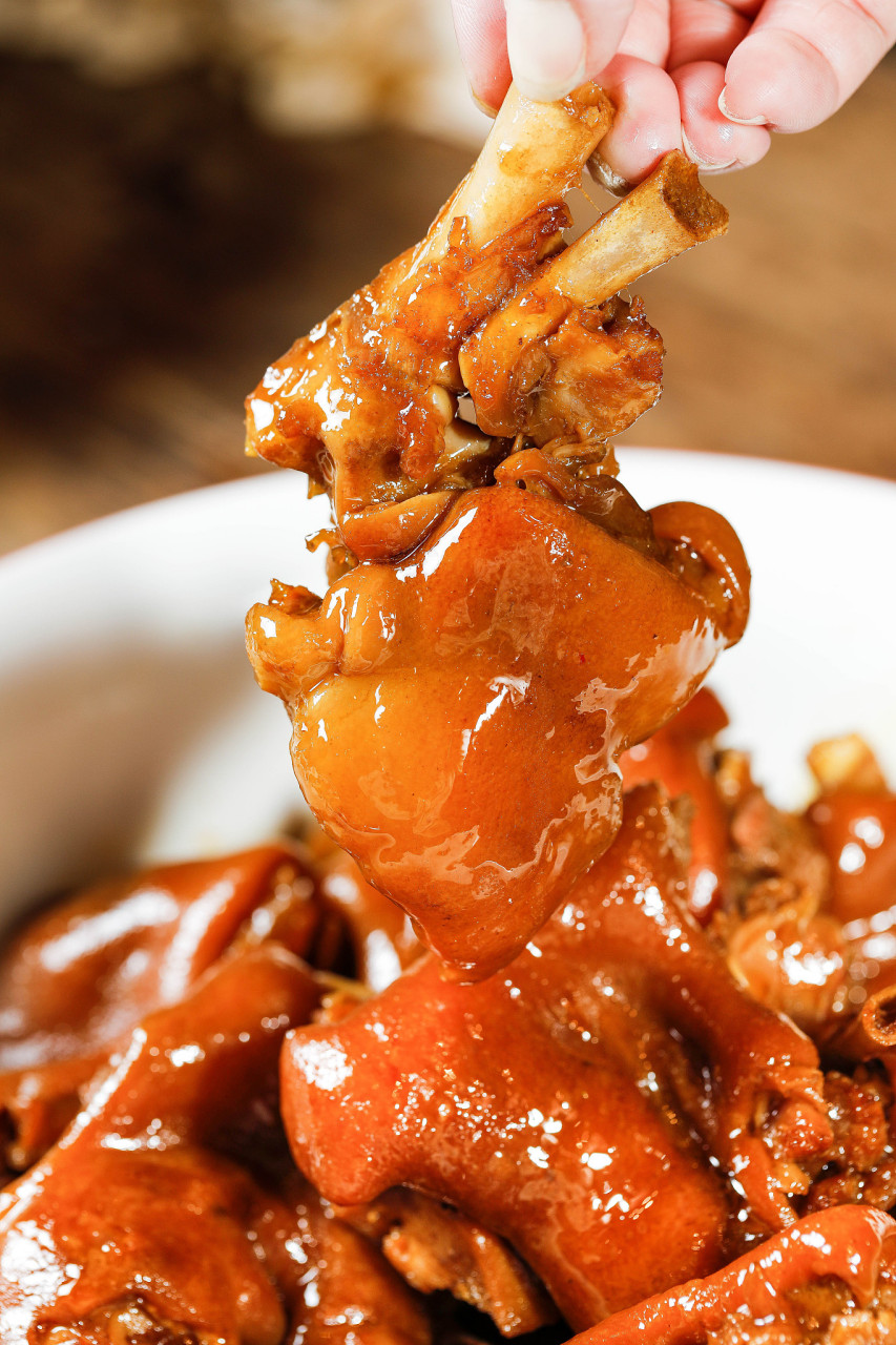 红烧猪蹄筋,美味与简单的完美结合!鲜嫩口感令人陶醉.