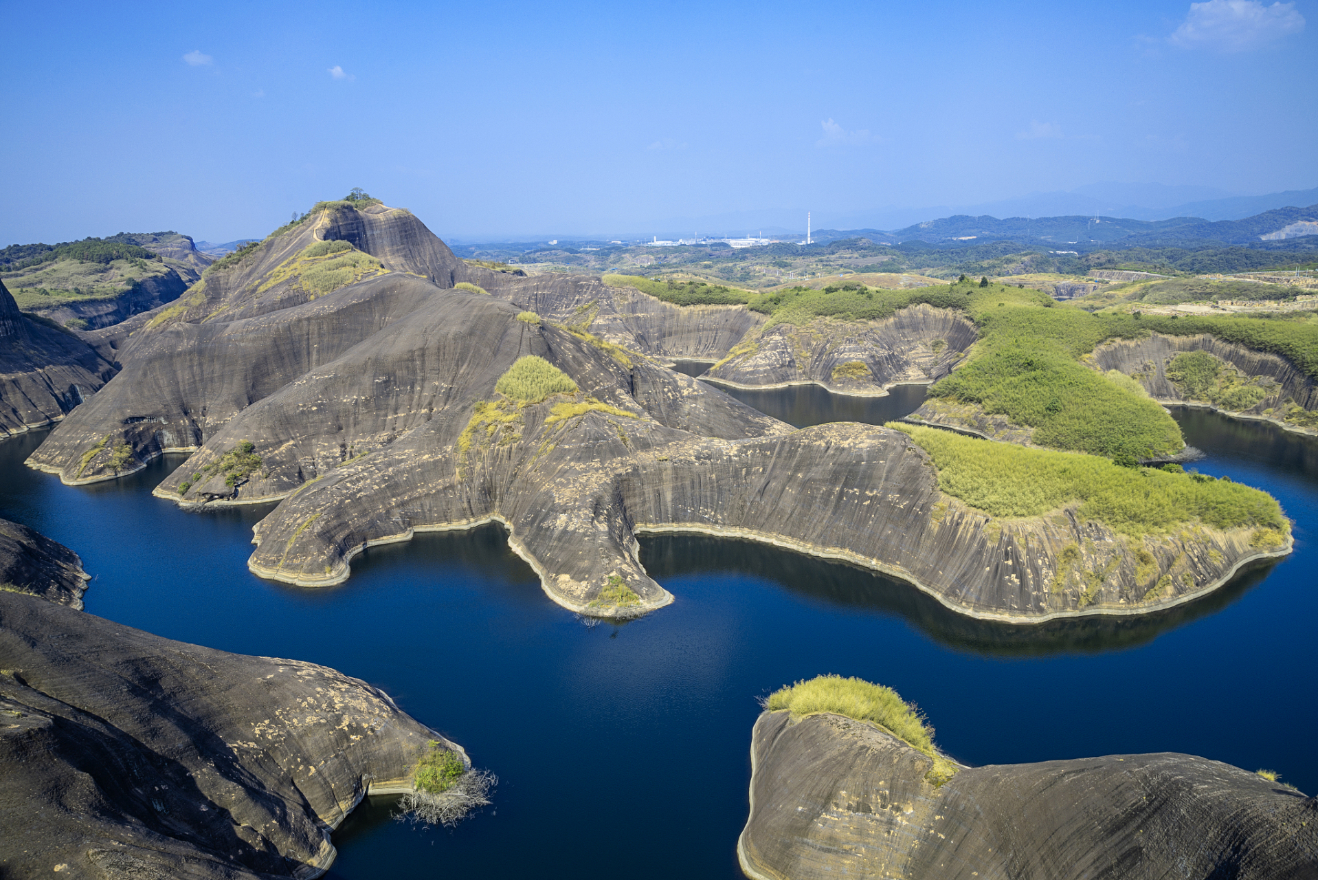 这就是高椅岭景区,应该说这个"3a"来得晚了一些,因为高椅岭标志性