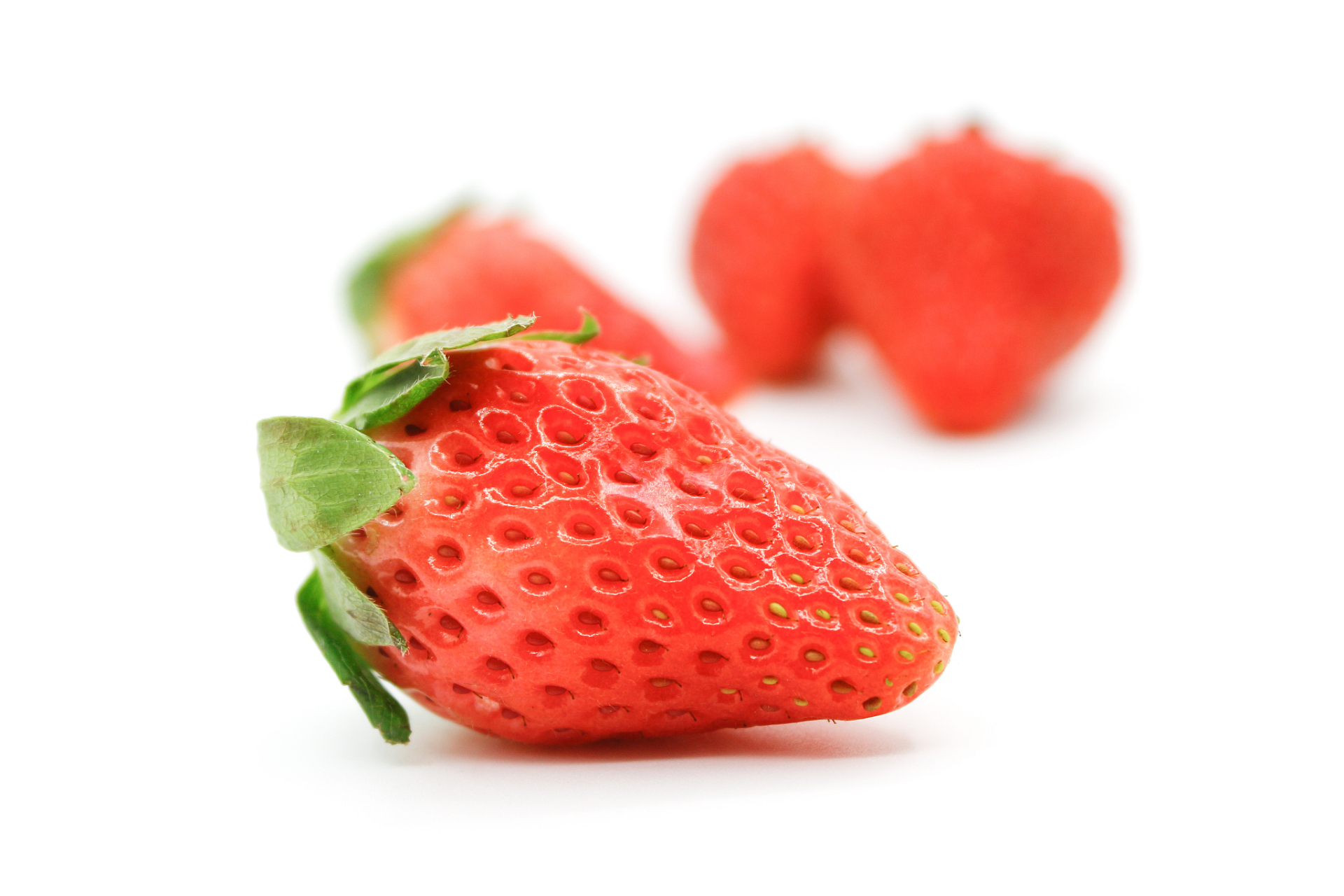 草莓,是一种鲜美多汁的小型水果,以其独特的味道和营养价值而受到广泛