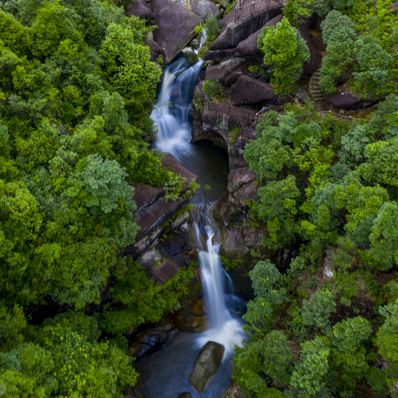 探秘浙江之心——安吉浙北大峡谷,这里是你探险和放松的理想之地
