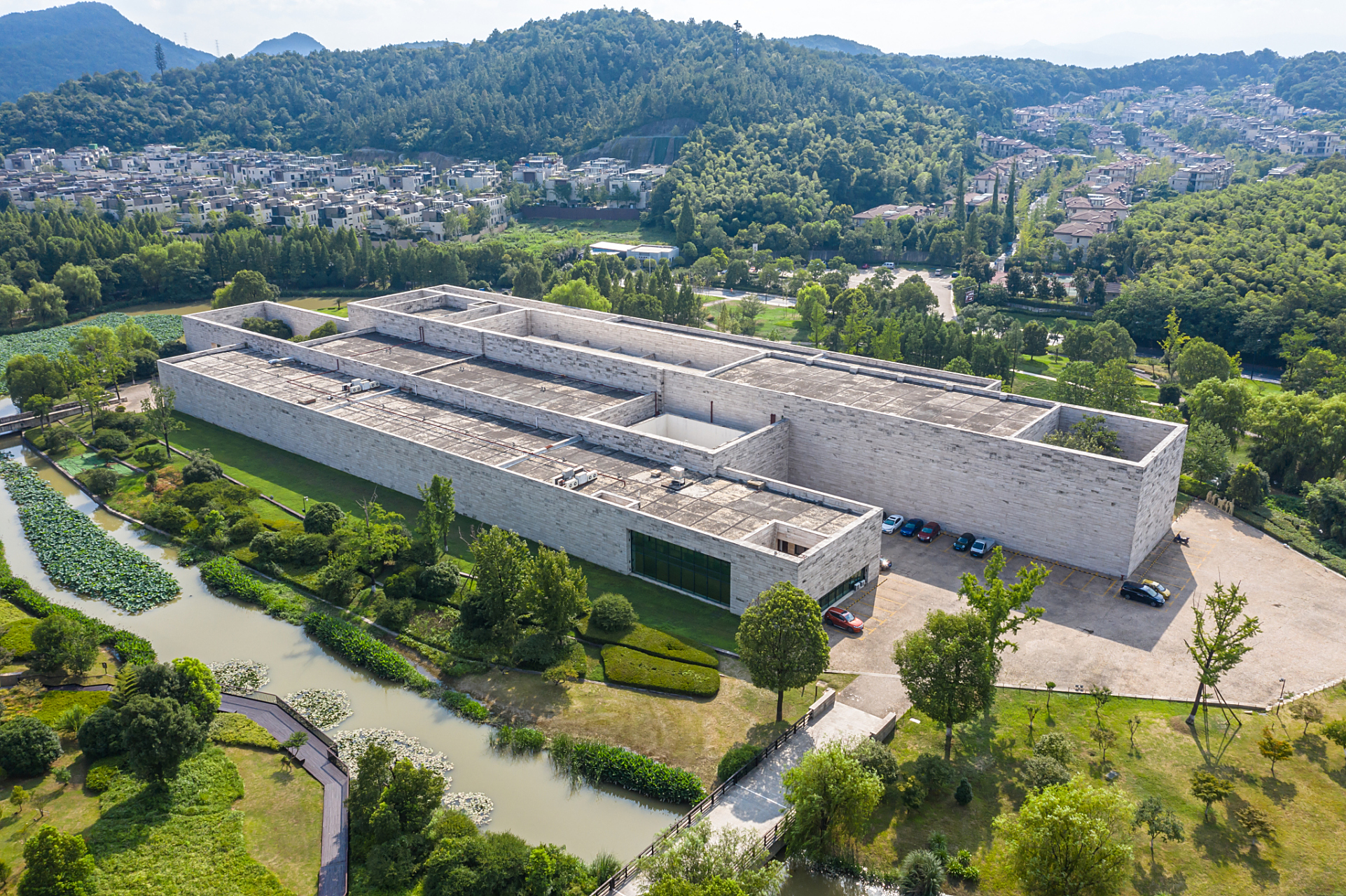 漫步浙江杭州,我走进了位于余杭区的良渚文化博物馆.