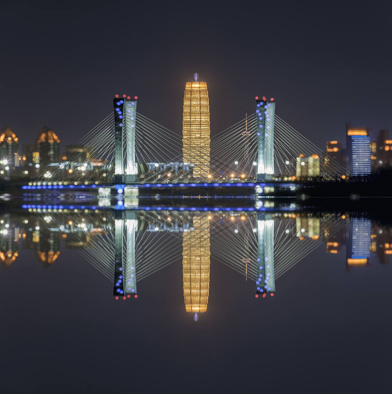 "不得不说,郑州龙湖夜景真的太美啦!