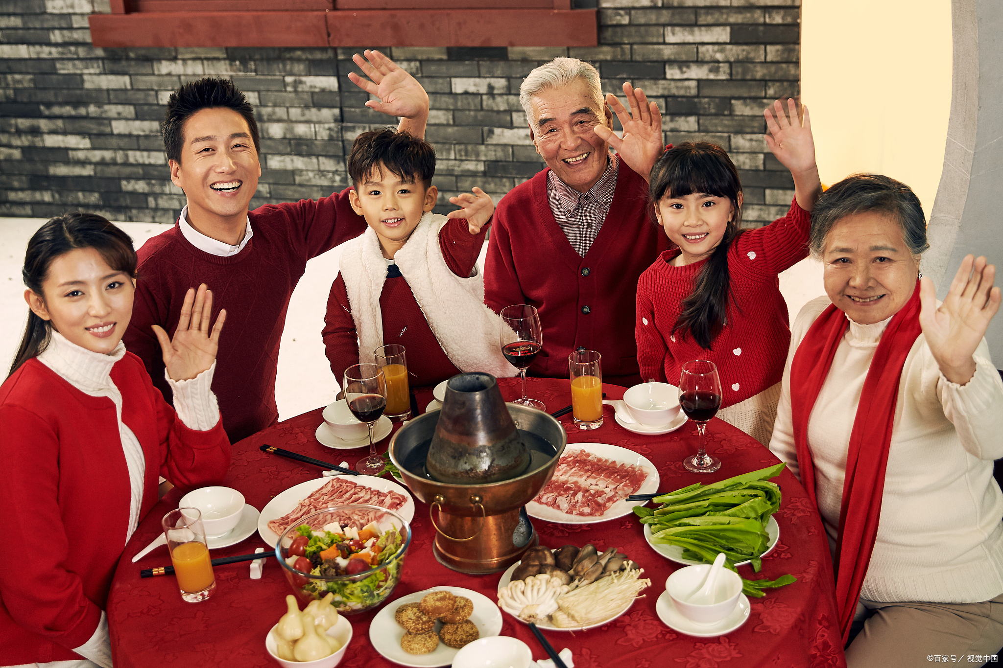 2022年夜饭出炉!一家人10个菜,有荤有素搭配合理,好吃不浪费