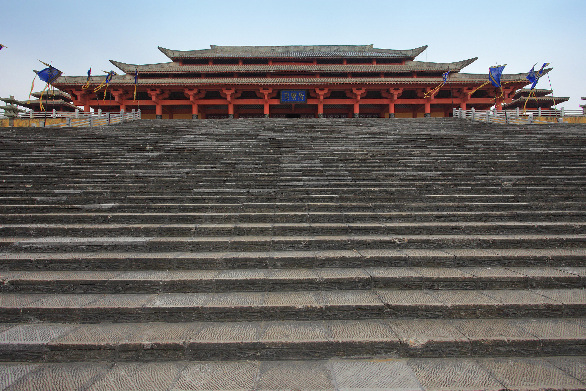 展现着古代皇家建筑的壮丽与雄伟,也承载着秦朝的辉煌与荣耀