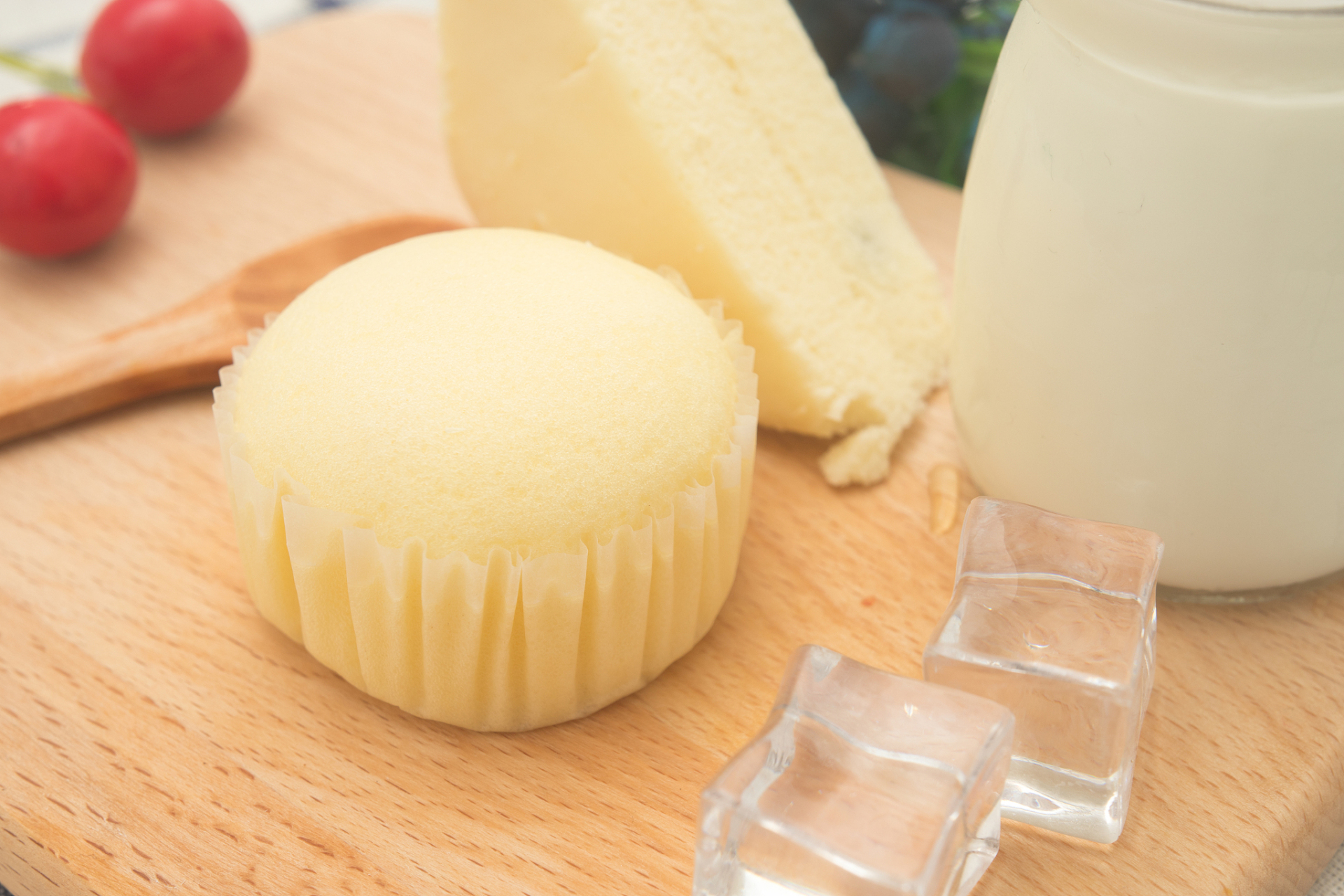 今天来跟大家分享一款会呼吸的蒸蛋糕——港荣淡糖蒸蛋糕!