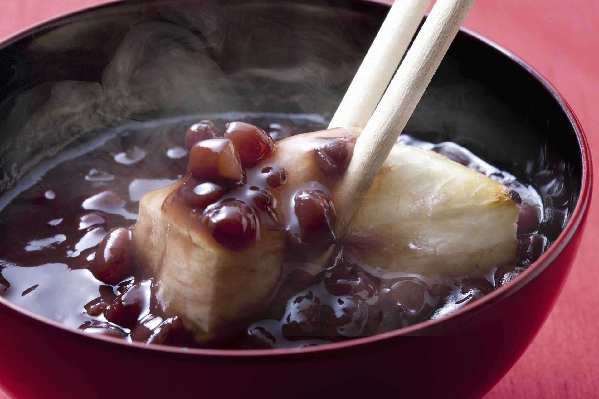 这里为你精心挑选了五种美味养生的甜品:生姜枣糖,鲷鱼烧,烤红薯,年糕