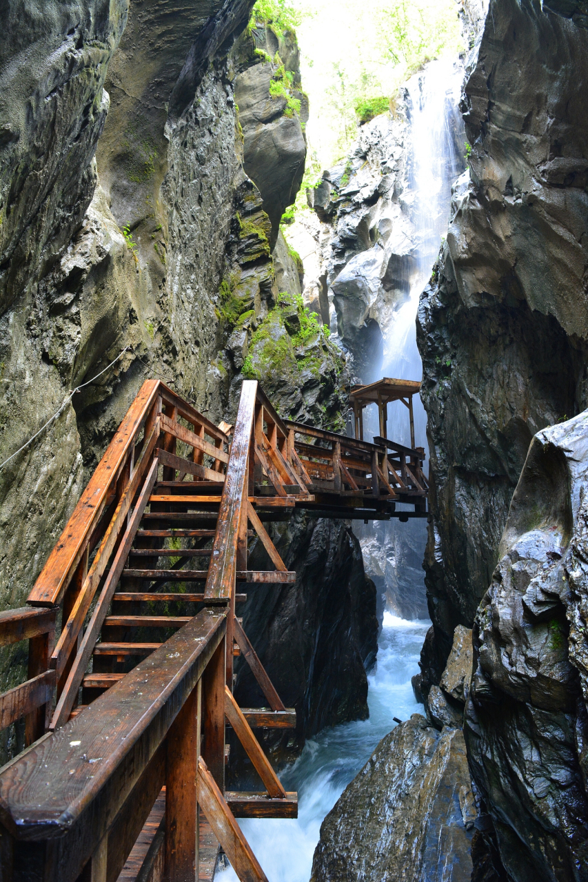 宝天曼生态旅游区,位于河南省南阳市内乡县北部,宝天曼以她美丽的风景