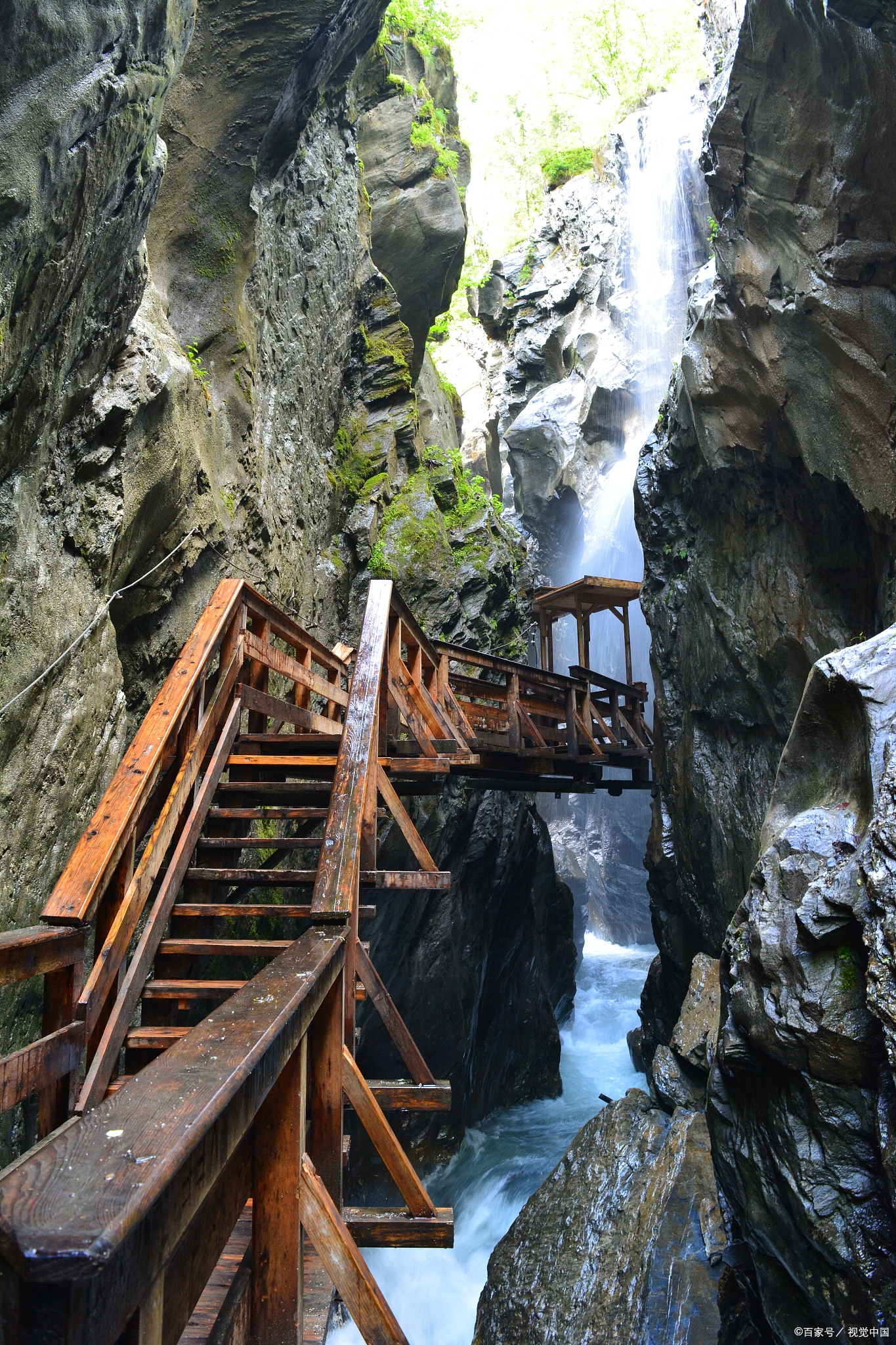 宝天曼生态旅游区,位于河南省南阳市内乡县北部,宝天曼以她美丽的风景