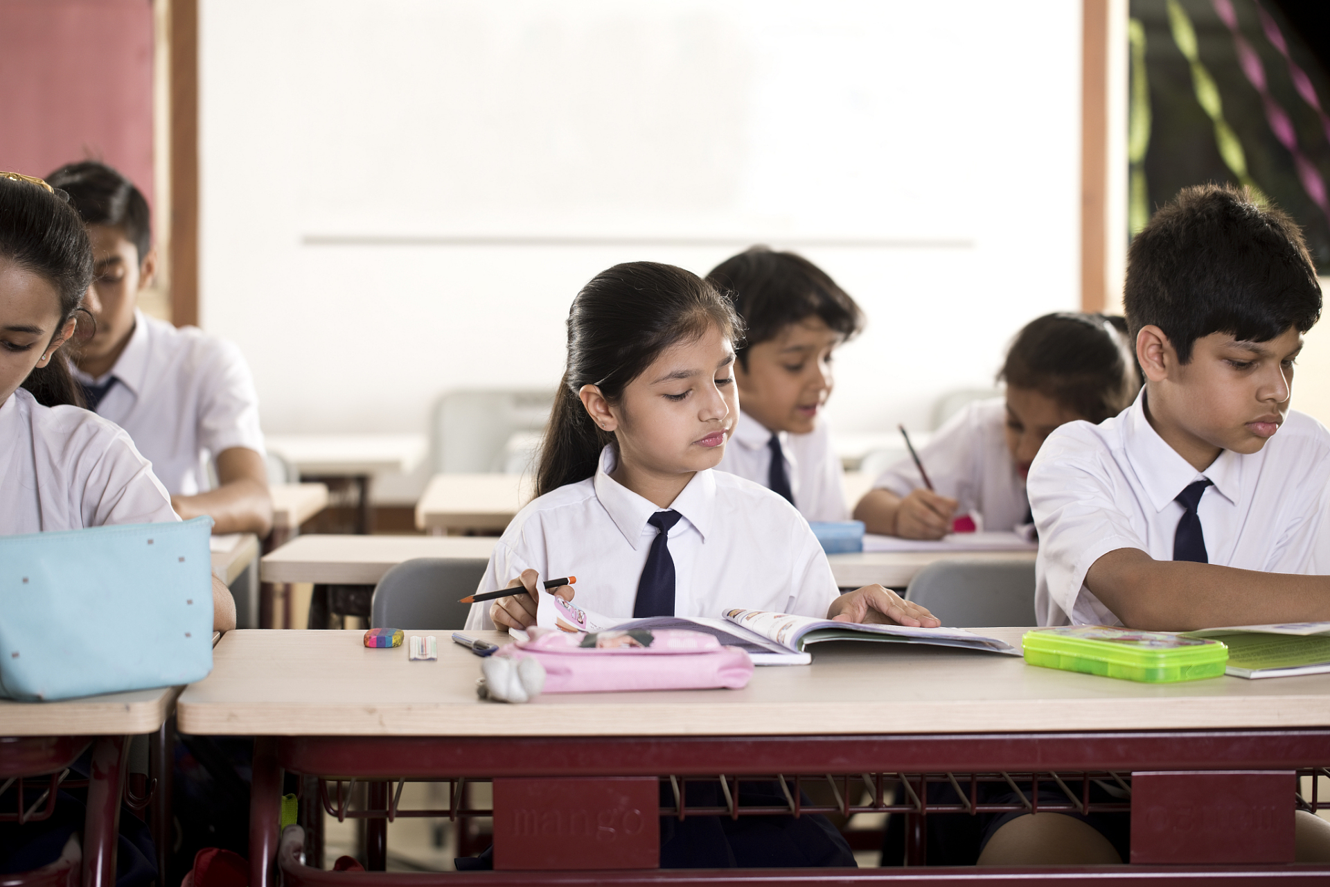 青少年教育的现状与问题 网络成瘾也是青少年教育中的一个难题.