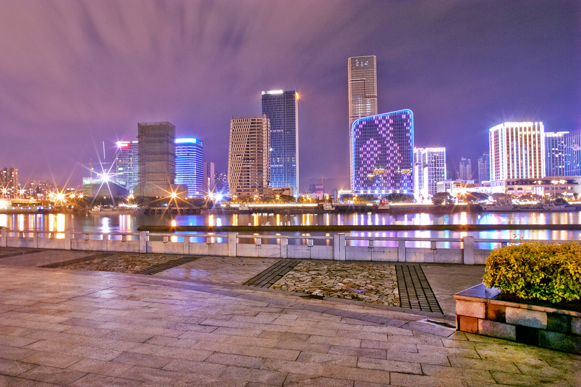 福州夜游闽江,邂逅水乡风情  每当夜幕降临,我总是对福州的闽江夜景