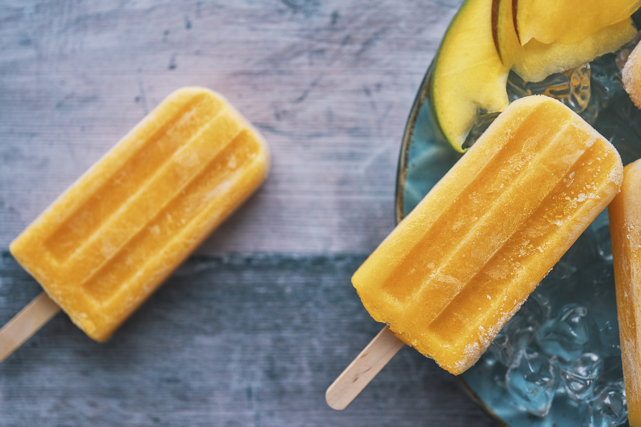 成滑嫩布丁香甜诱人:冷冻后的奶油冰淇淋更是冰爽爆汁……快来尝鲜吧!