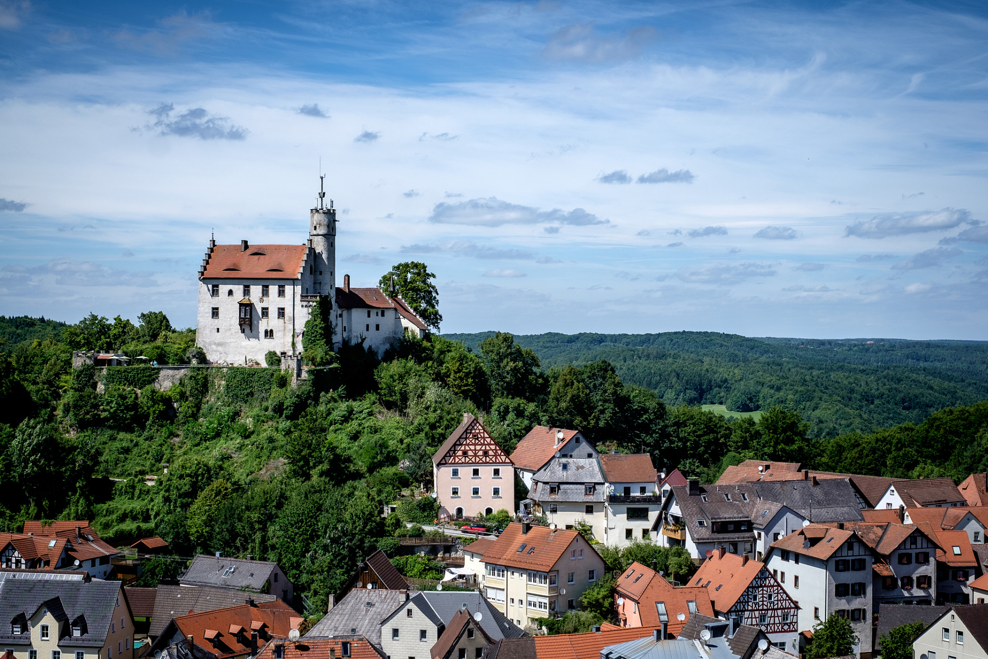 旅游# 我推荐的是哈尔施塔特(hallein),这是一个位于奥地利萨尔茨堡