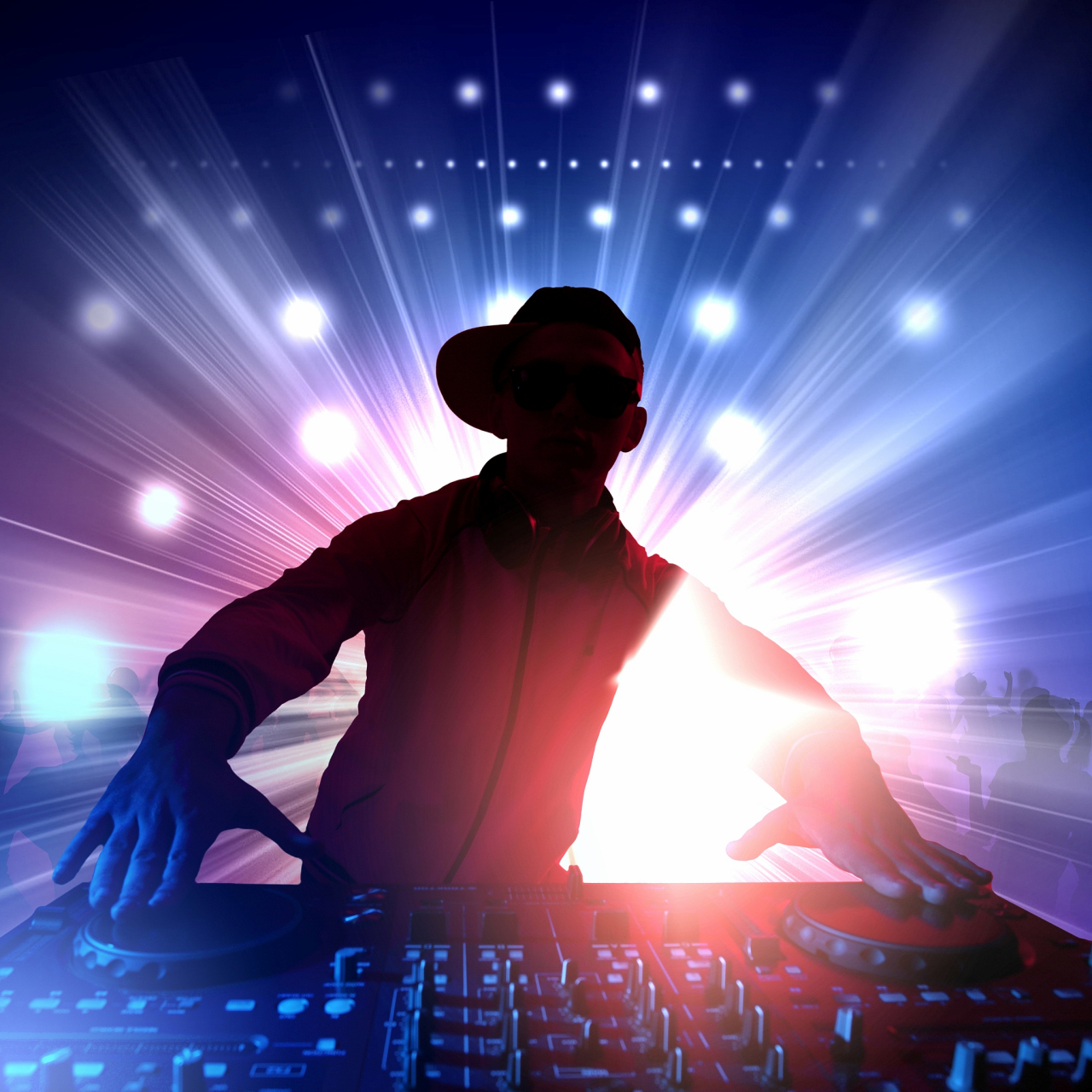 dj打碟是一种融合了音乐与技术的艺术形式,要求操作者具备深厚的音乐