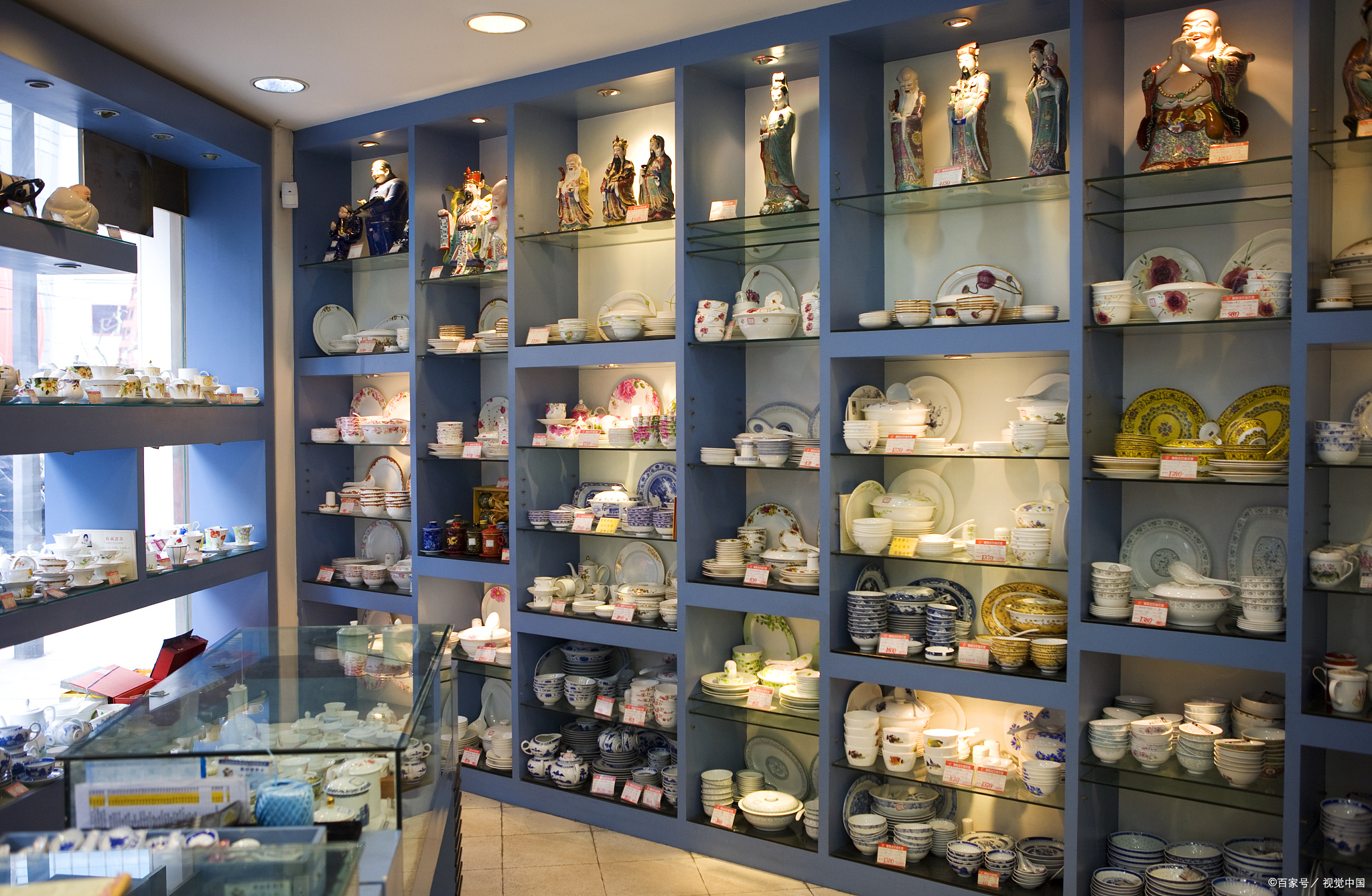 饰品店面装修 饰品店面装修是一个重要的环节,它直接关系到店面的形象