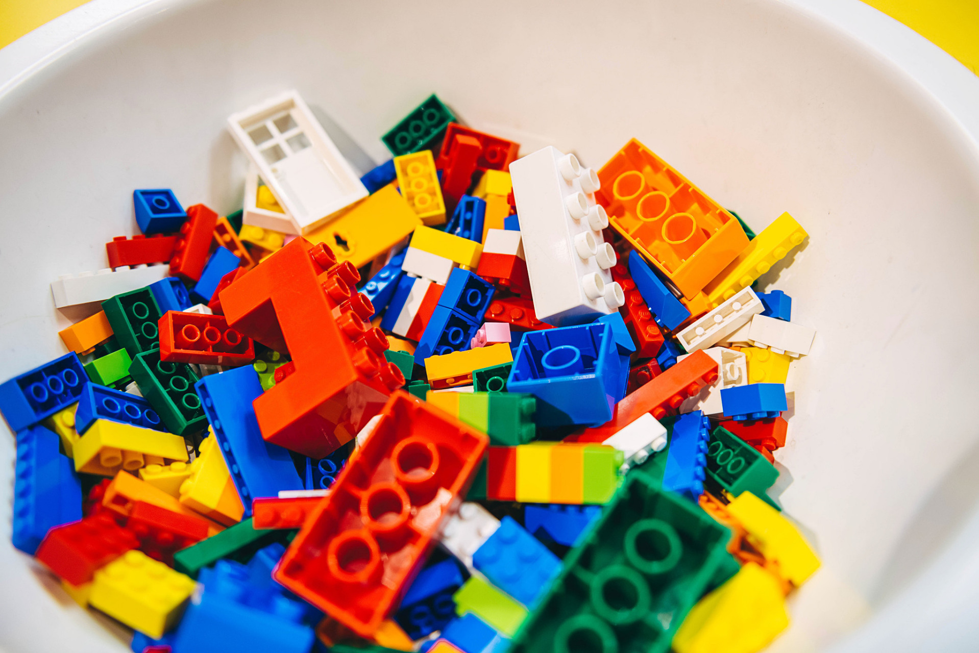 scp-387是一罐乐高玩具,其中的积木会自我复制,当充满罐子时会停止.